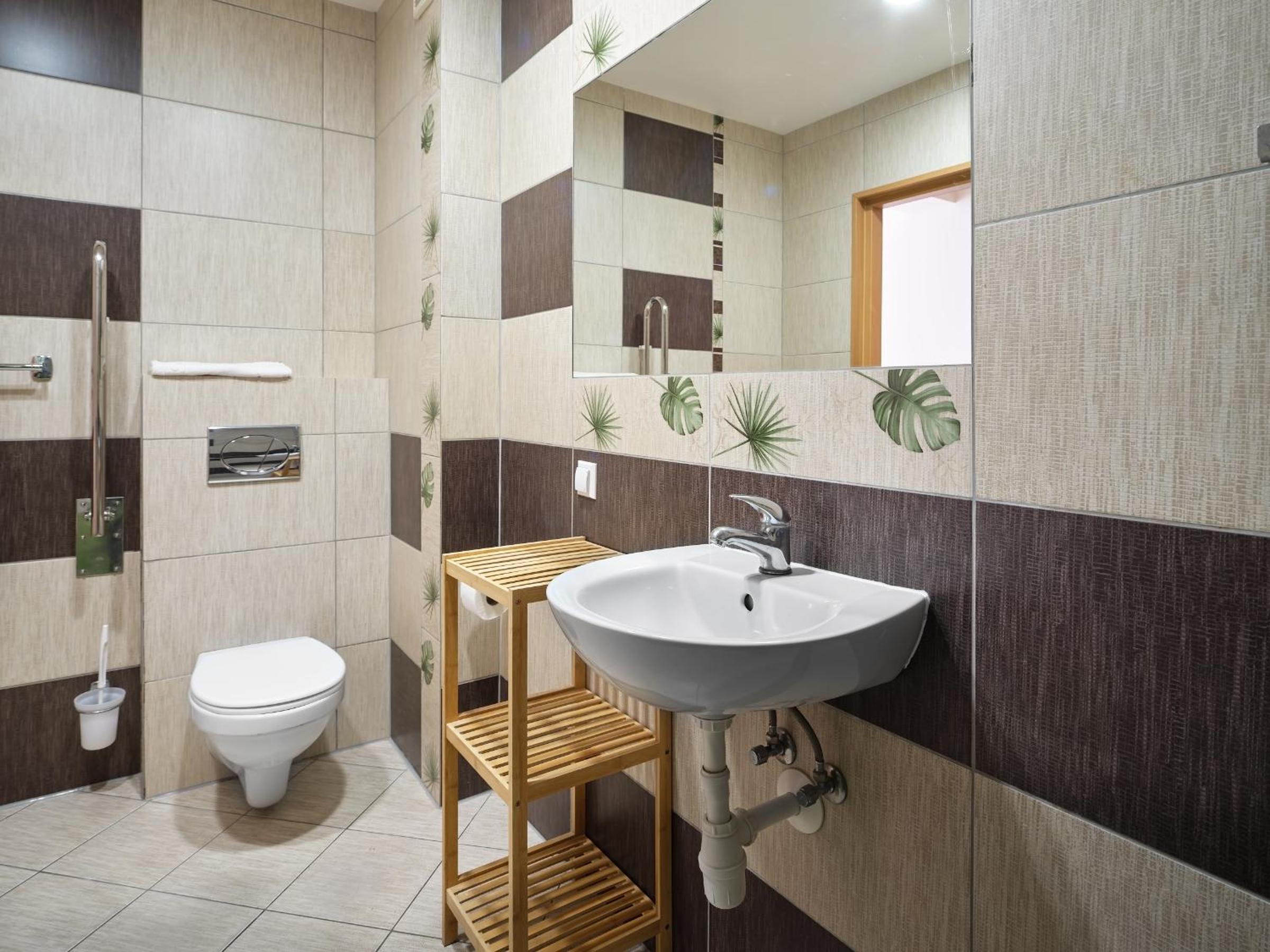Large Double Room - Photo 9