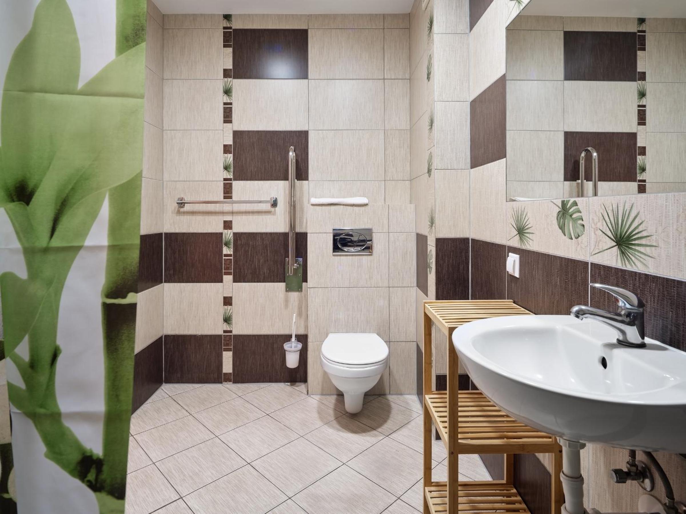 Large Double Room - Photo 8