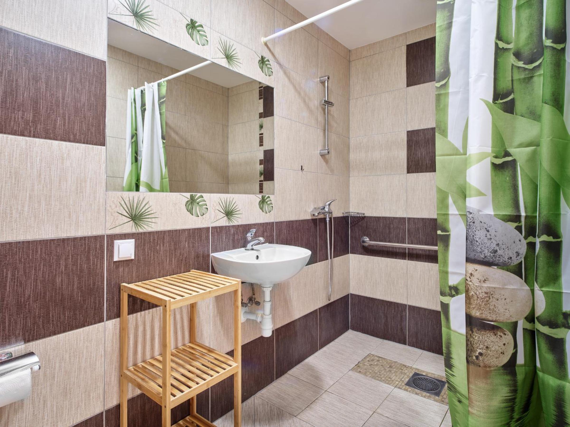 Large Double Room - Photo 7