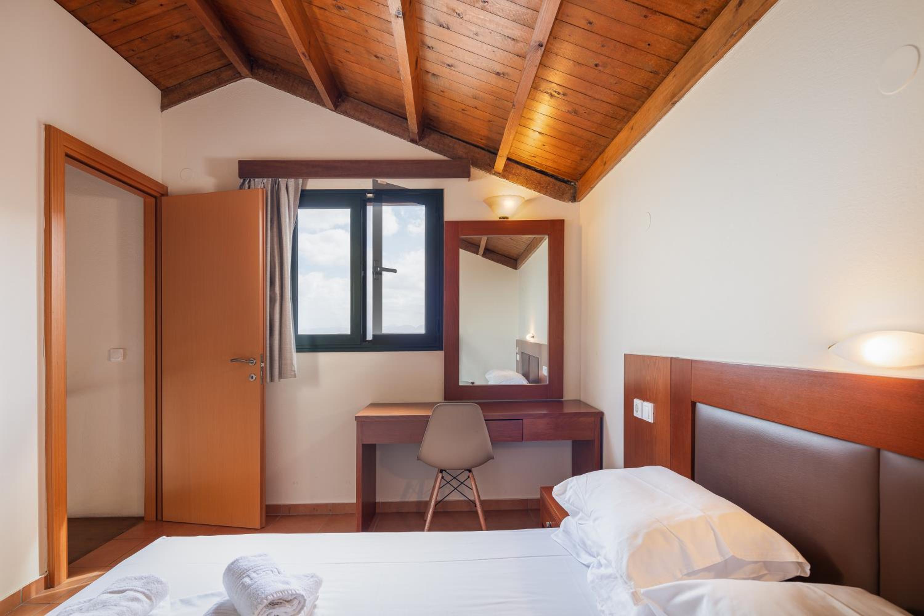 One-Bedroom Apartment Split Level with Mountain View