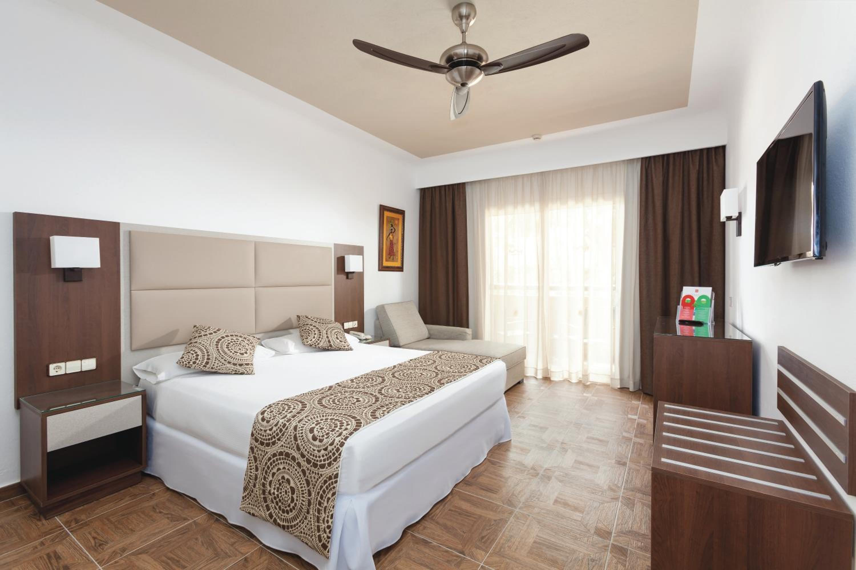 Suite with Balcony photo 2