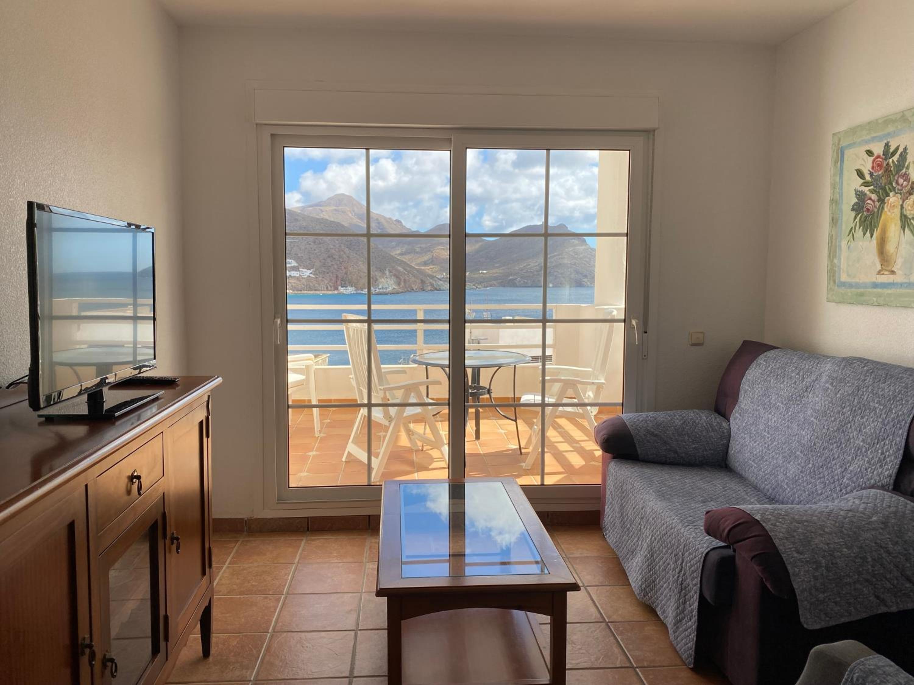 Classic One-Bedroom Apartment with Sea View photo 2