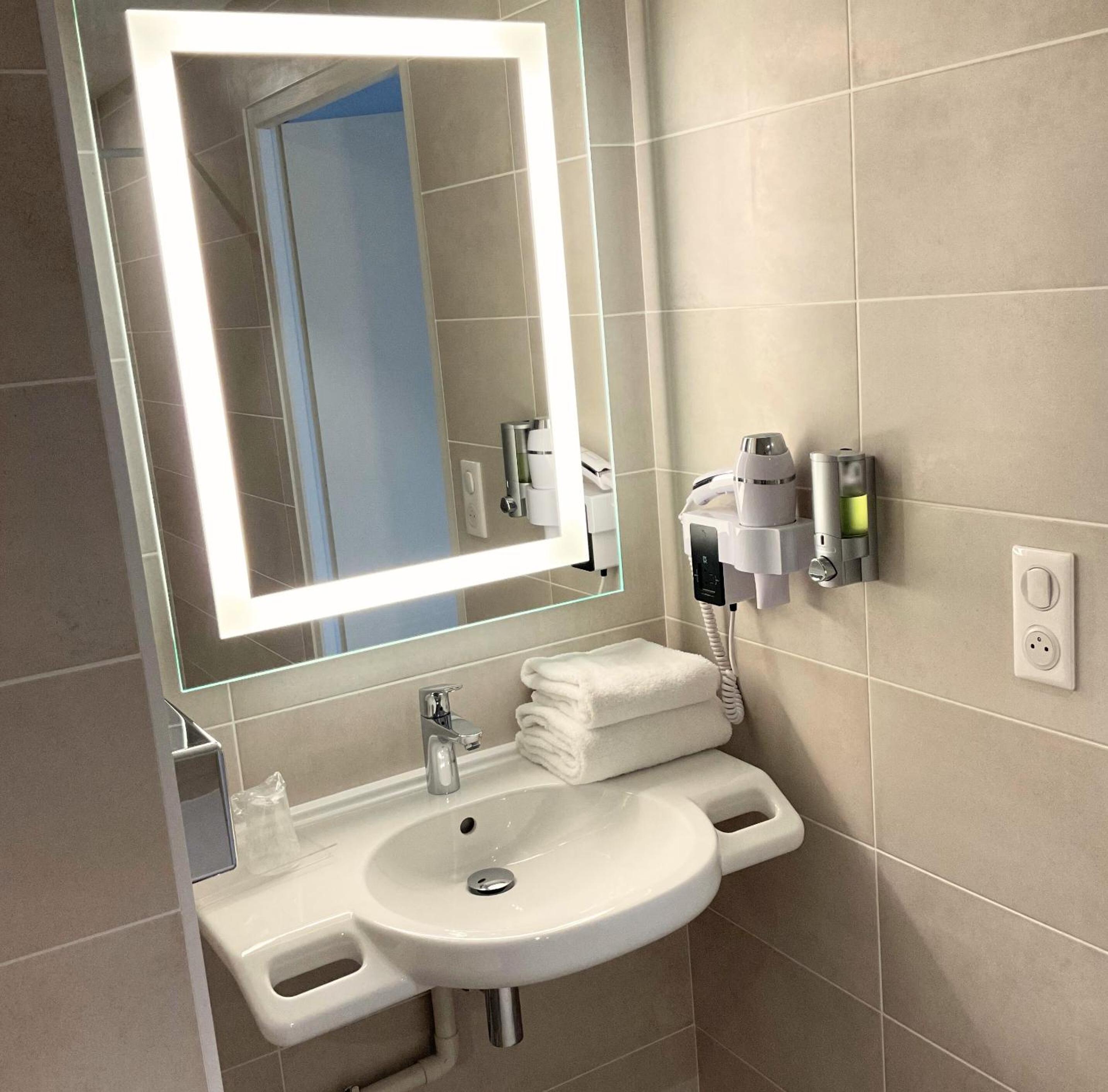 Double Room - Disability Access - Photo 2