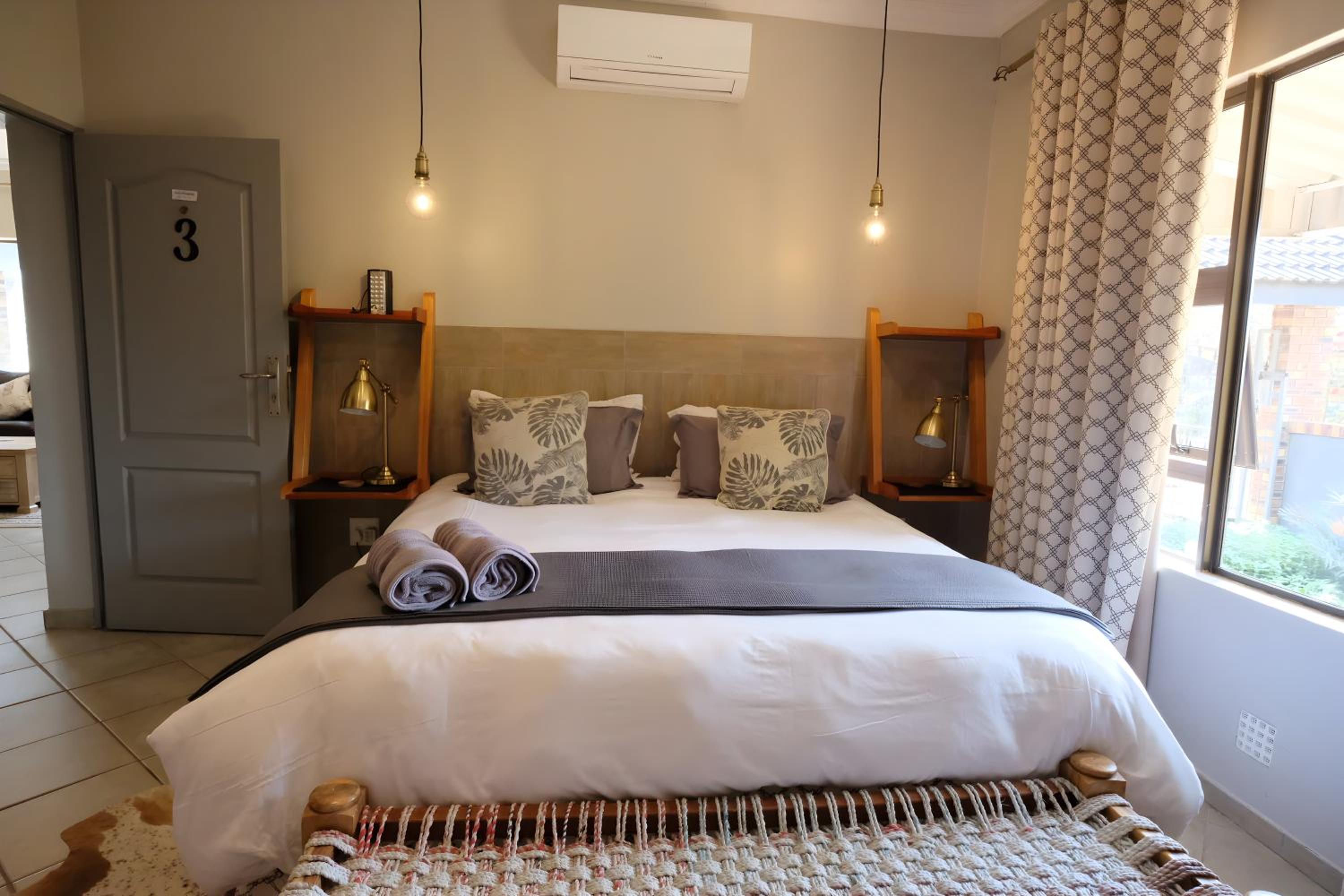 Double or Twin Room - Photo 4