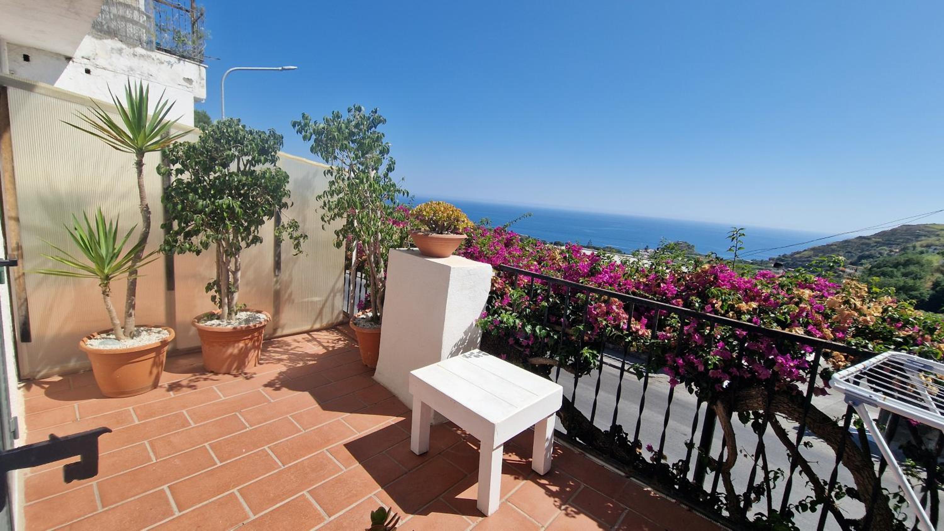 Family Room with Terrace - Photo 6
