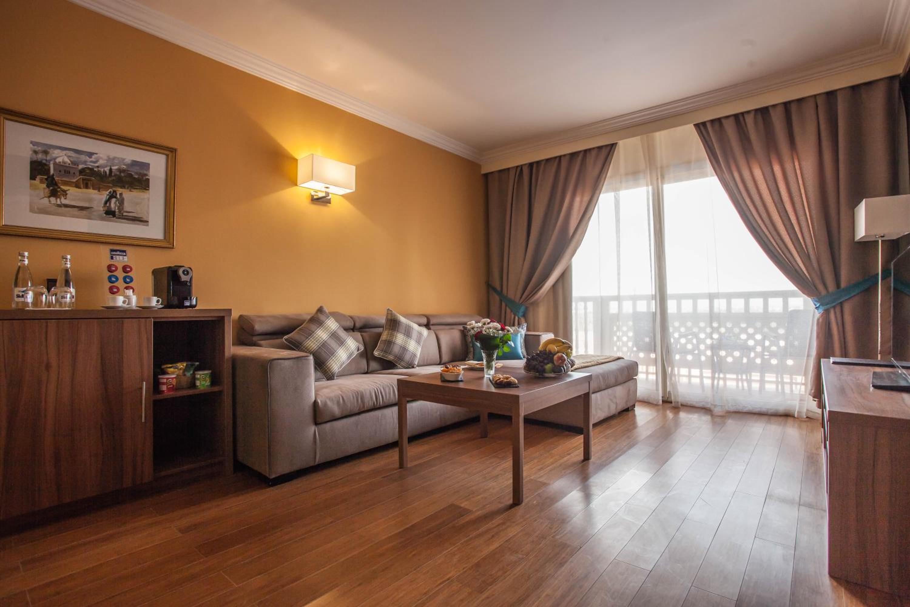 Prestige Suite Jaccuzi One Double Room With Pool View