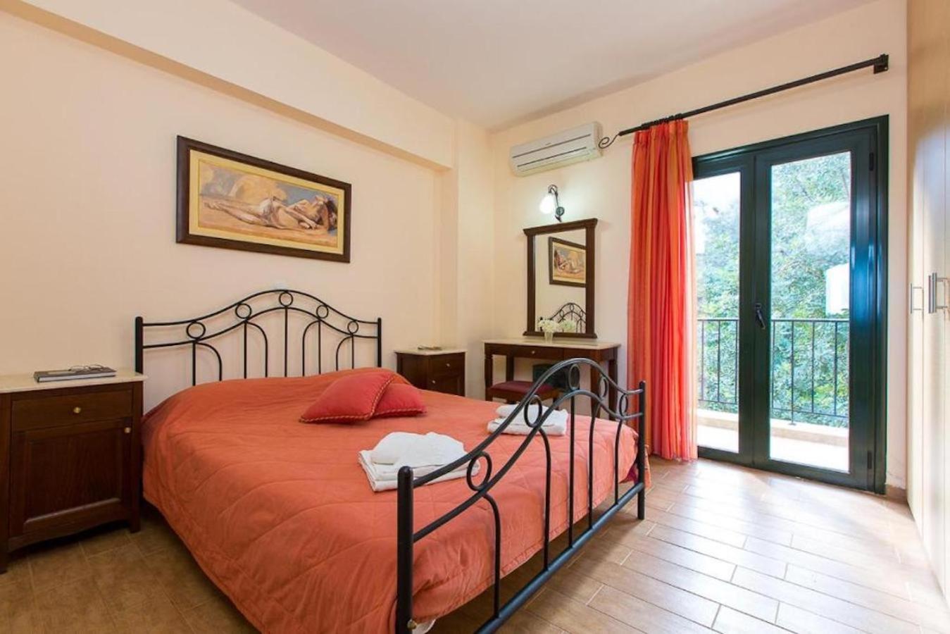 Three Bedroom Villa with Shared Pool