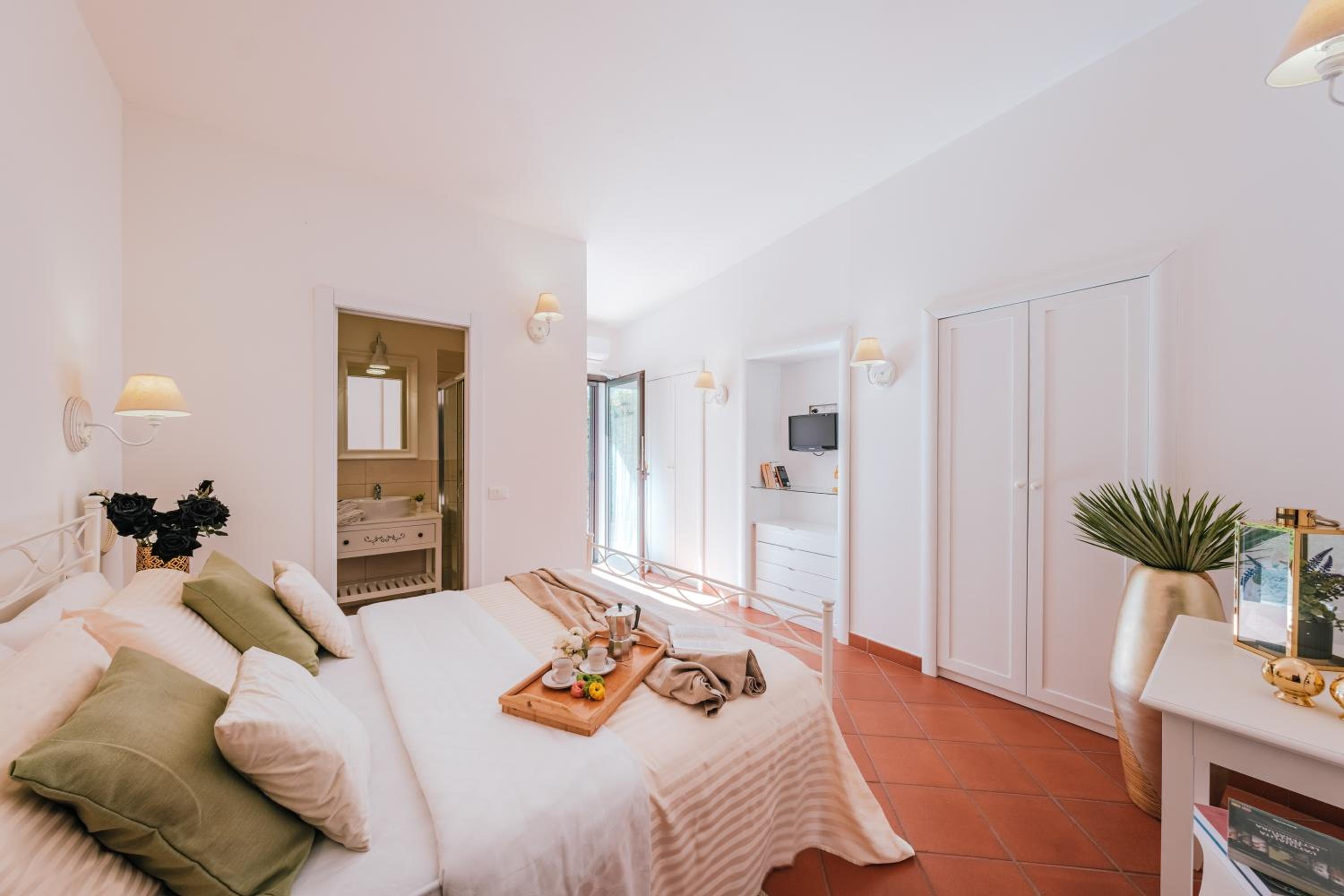 Four-Bedroom Villa photo 2