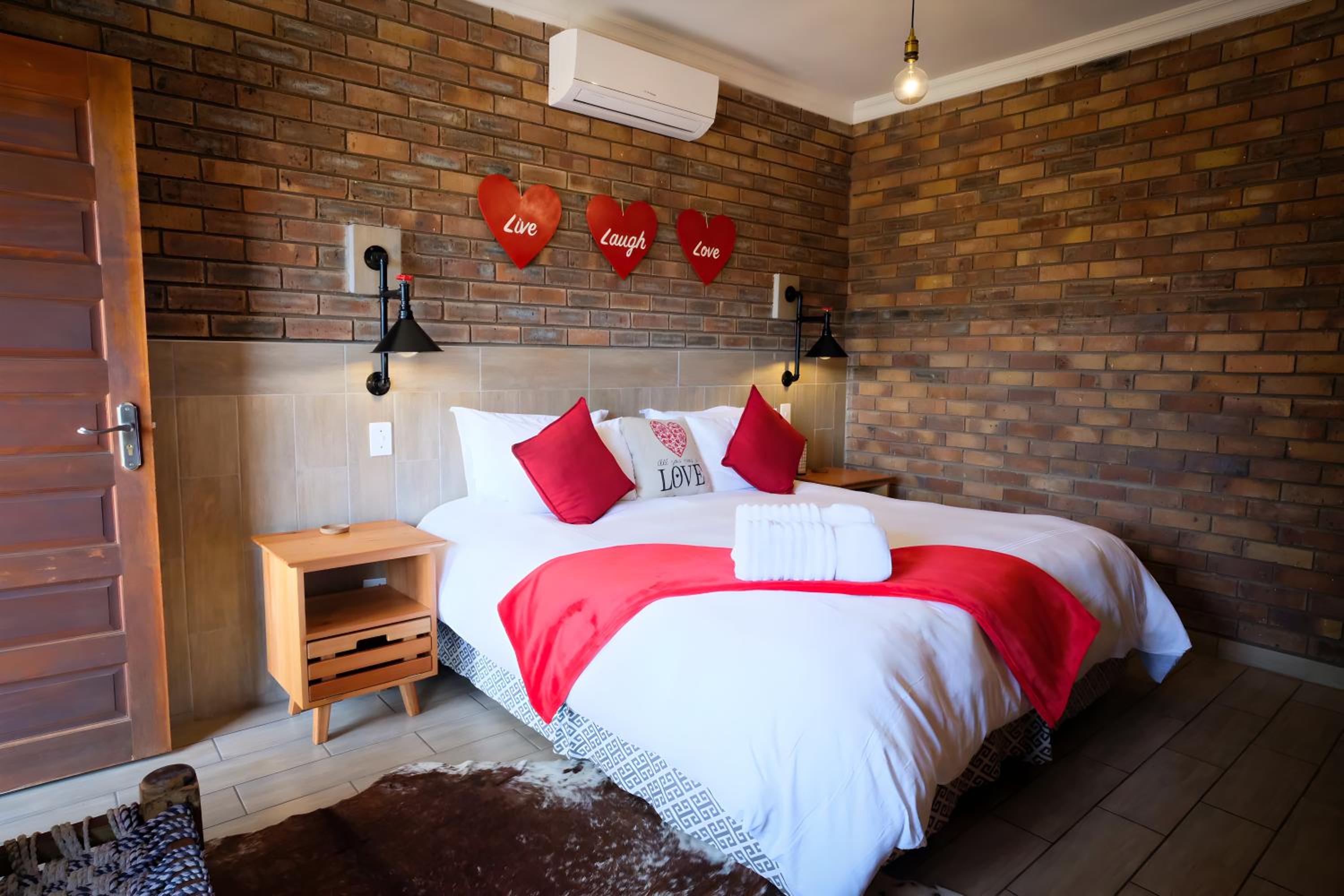 Double or Twin Room with Garden View - Photo 4