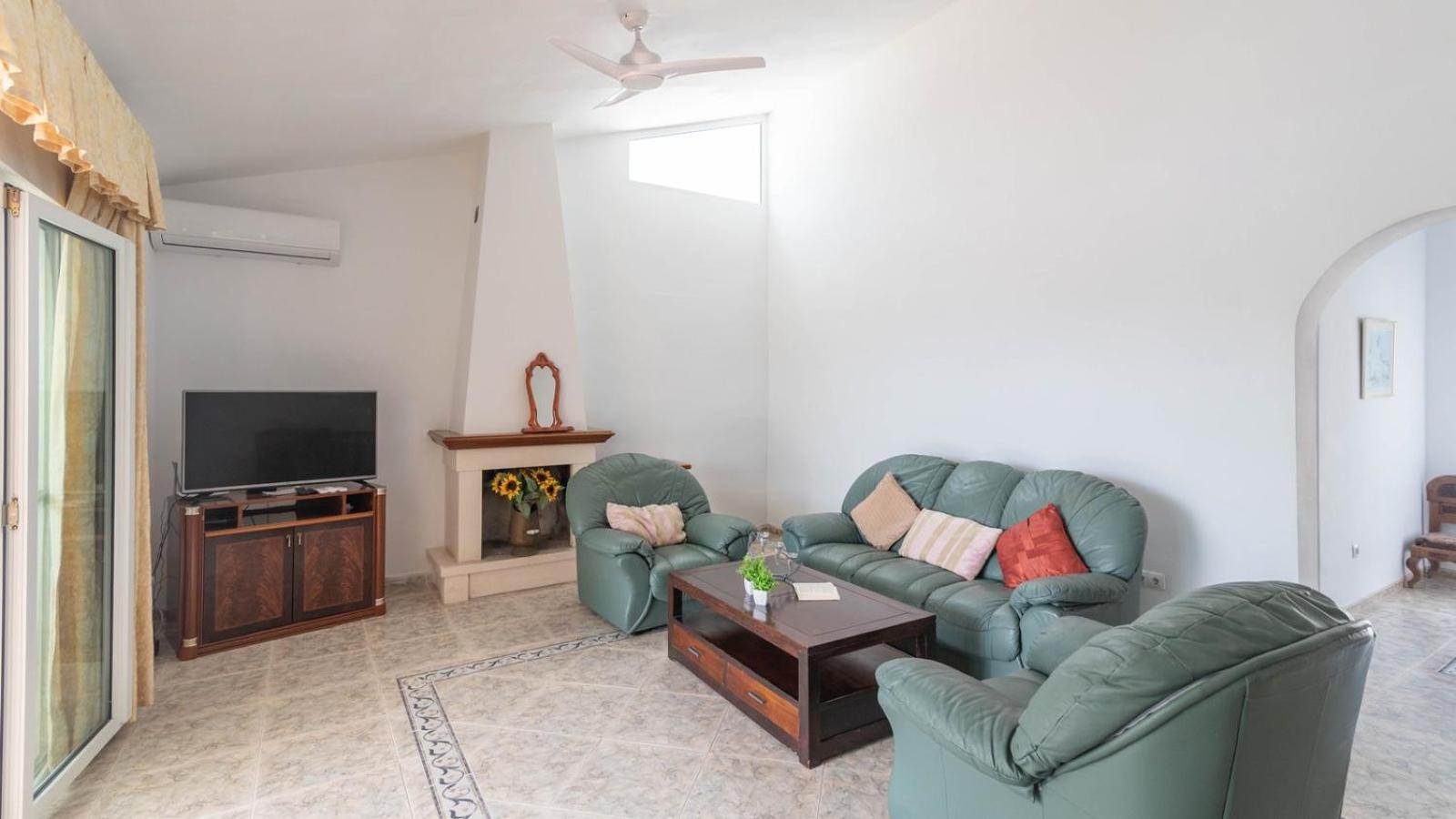 Four-Bedroom House photo 2