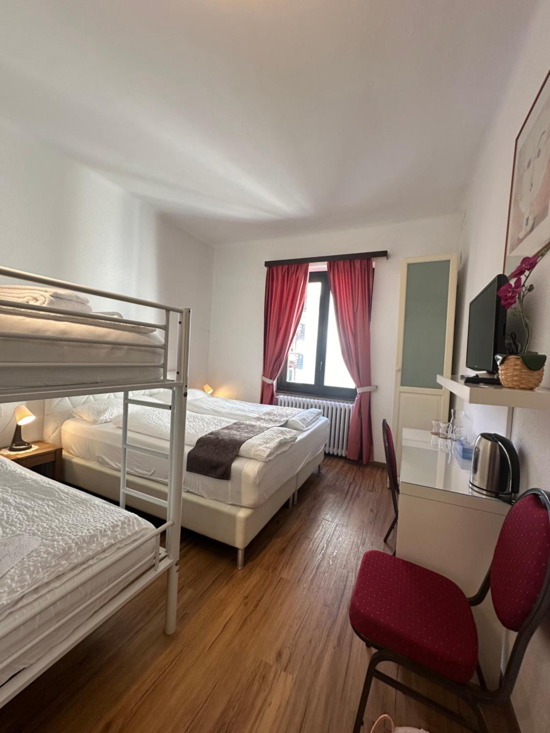 Quadruple Room - Photo 1