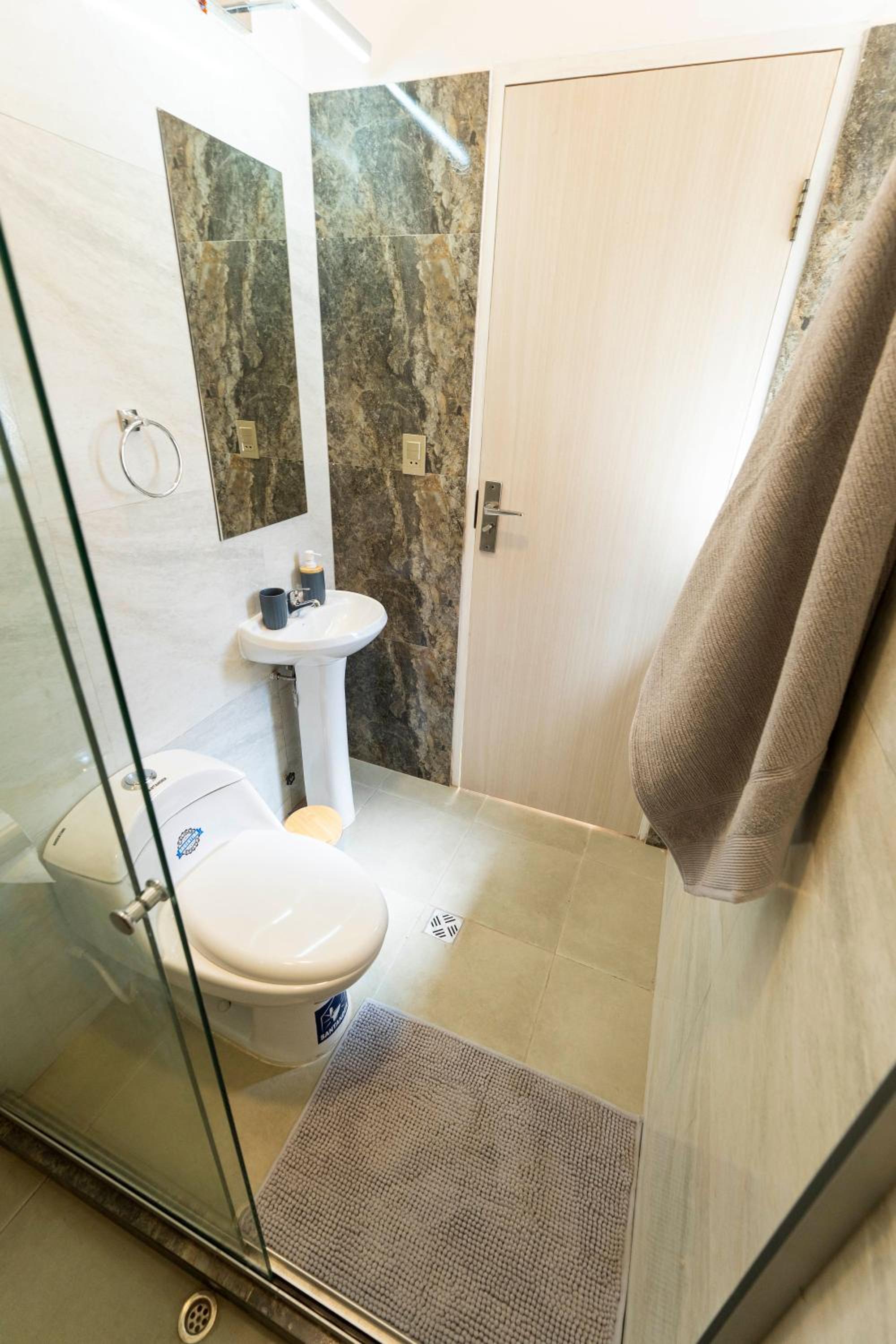 Double Room With Private Bathroom photo 3