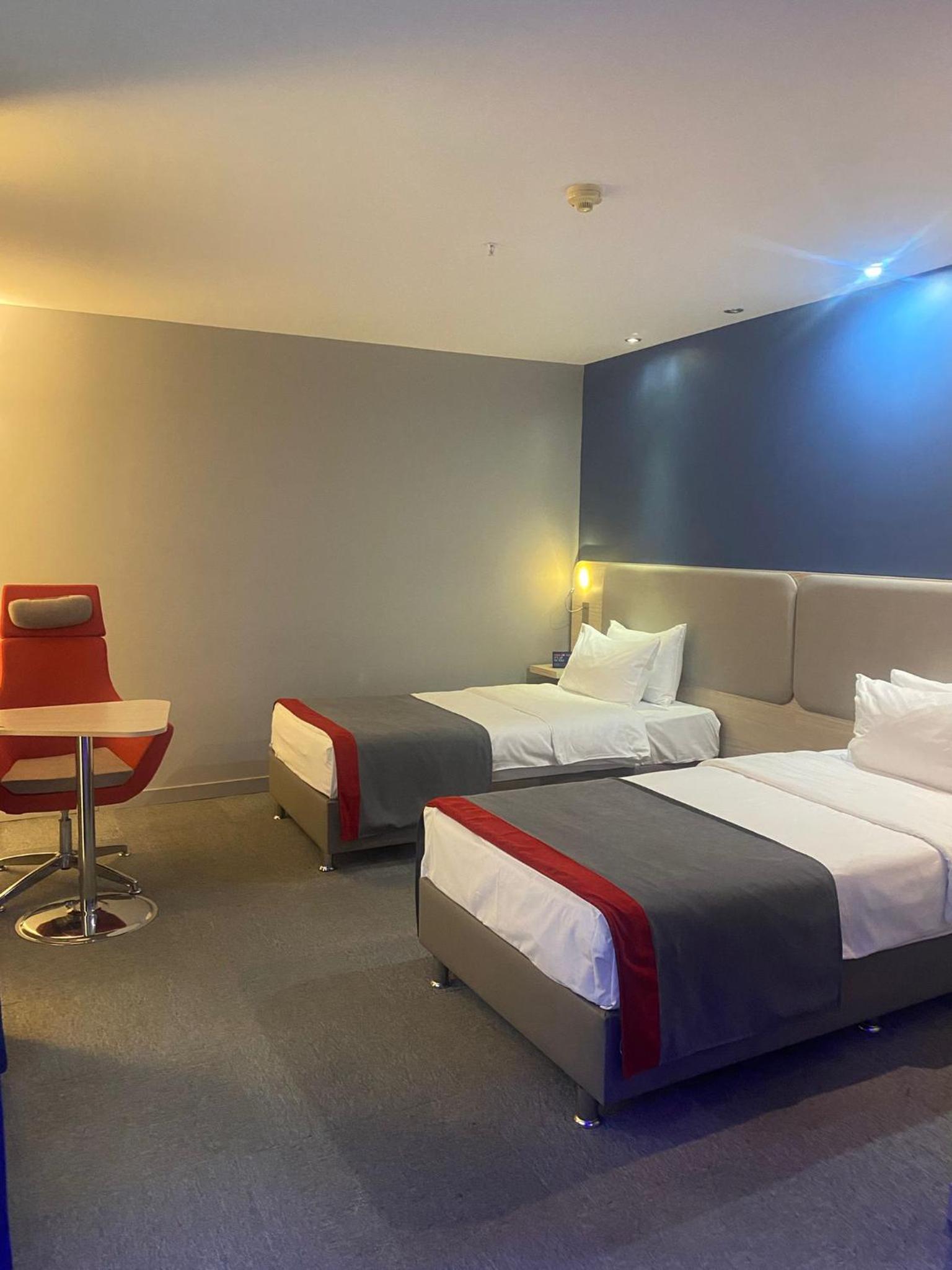 Standard Twin Room - Free Breakfast photo 2