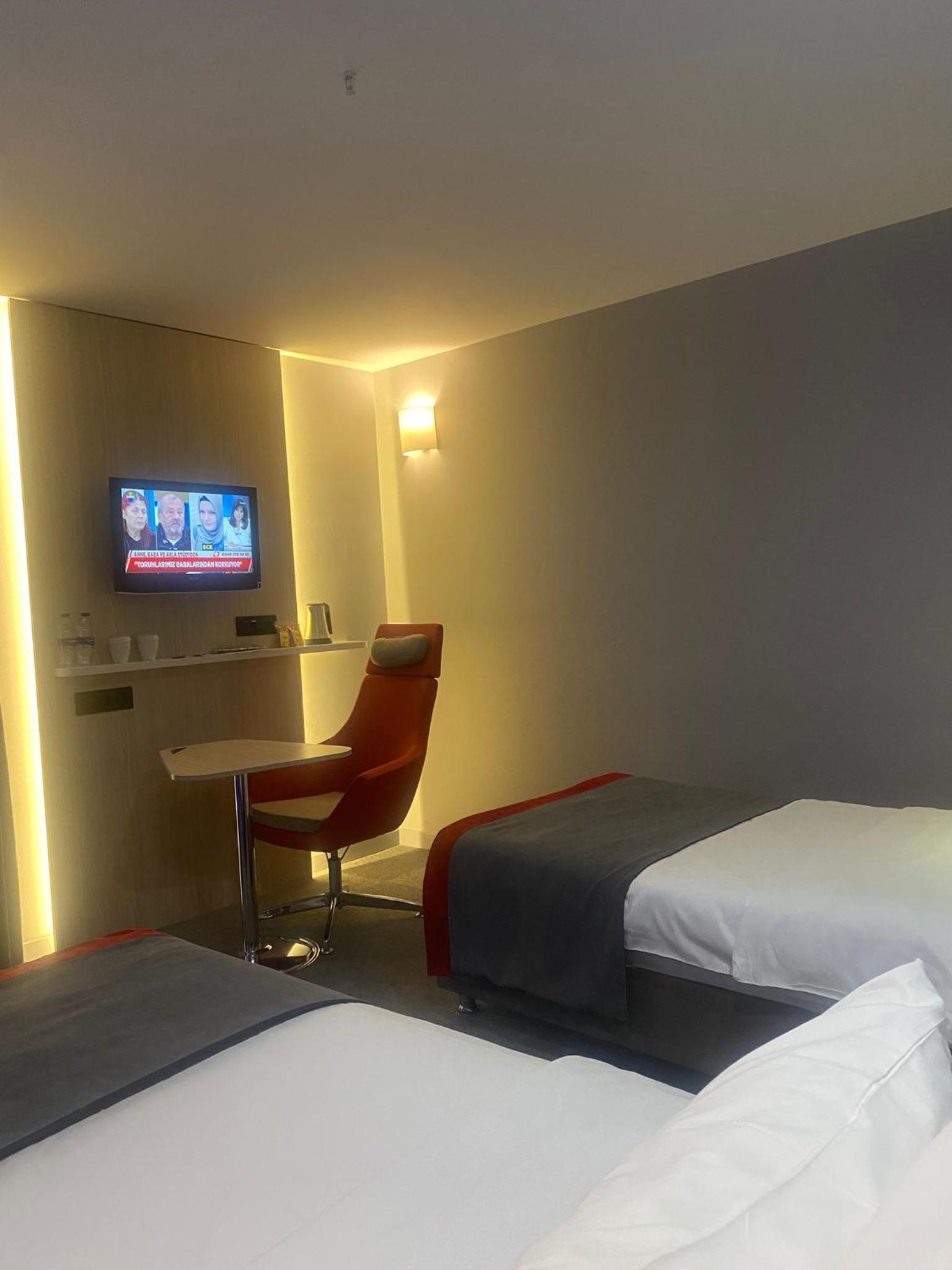 Standard Twin Room - Free Breakfast photo 1