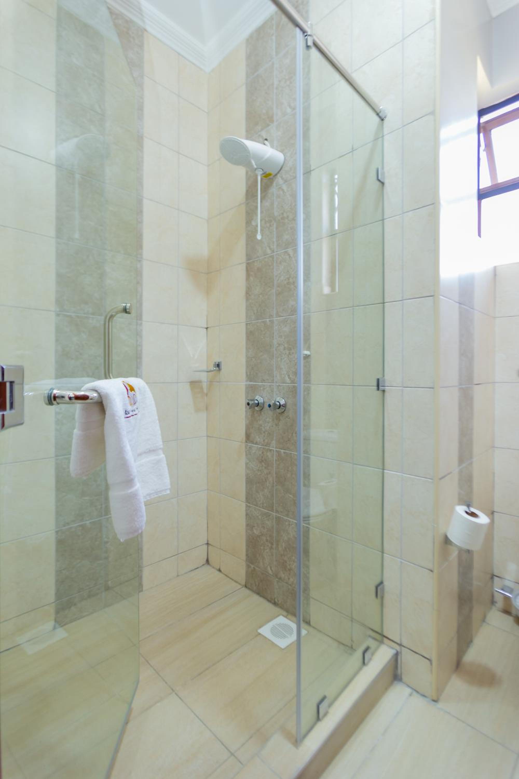 Standard Twin Room - Photo 8