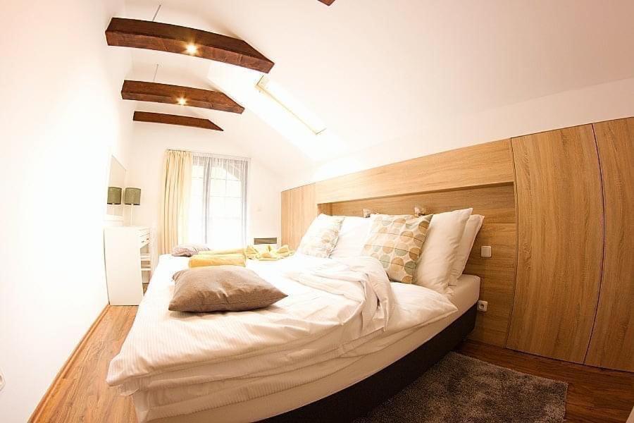 One-Bedroom Apartment with Balcony photo 1
