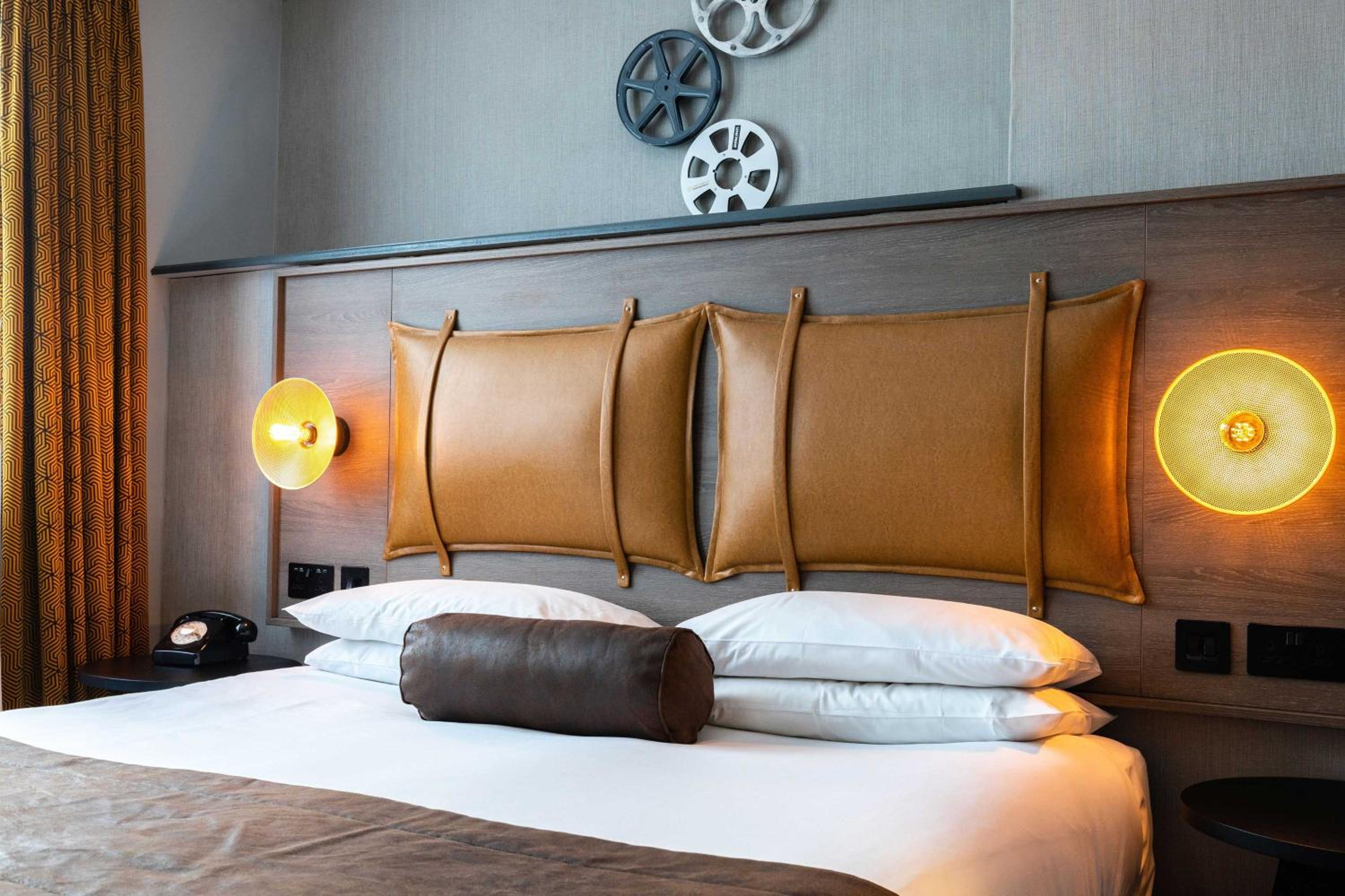 Cinematography, Guest room, 1 King - Photo 7