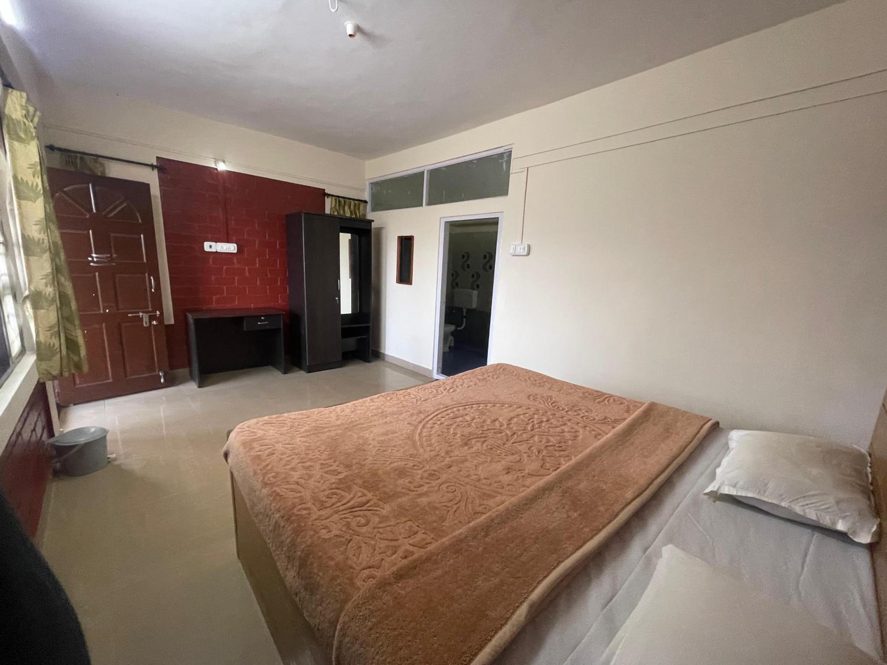 Deluxe Double Room (2 Adults + 1 Child) photo 3