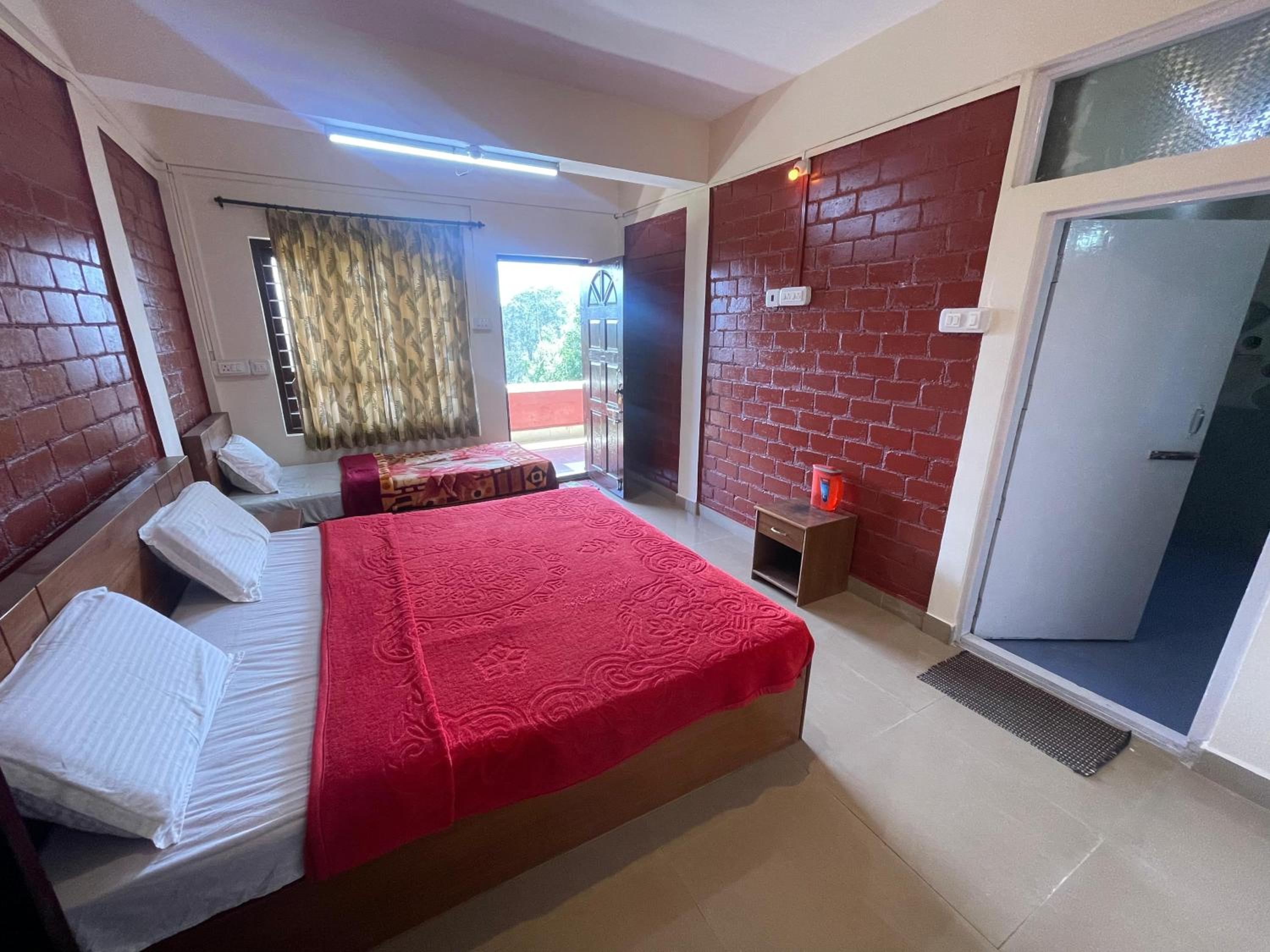 Deluxe Triple Room photo 3