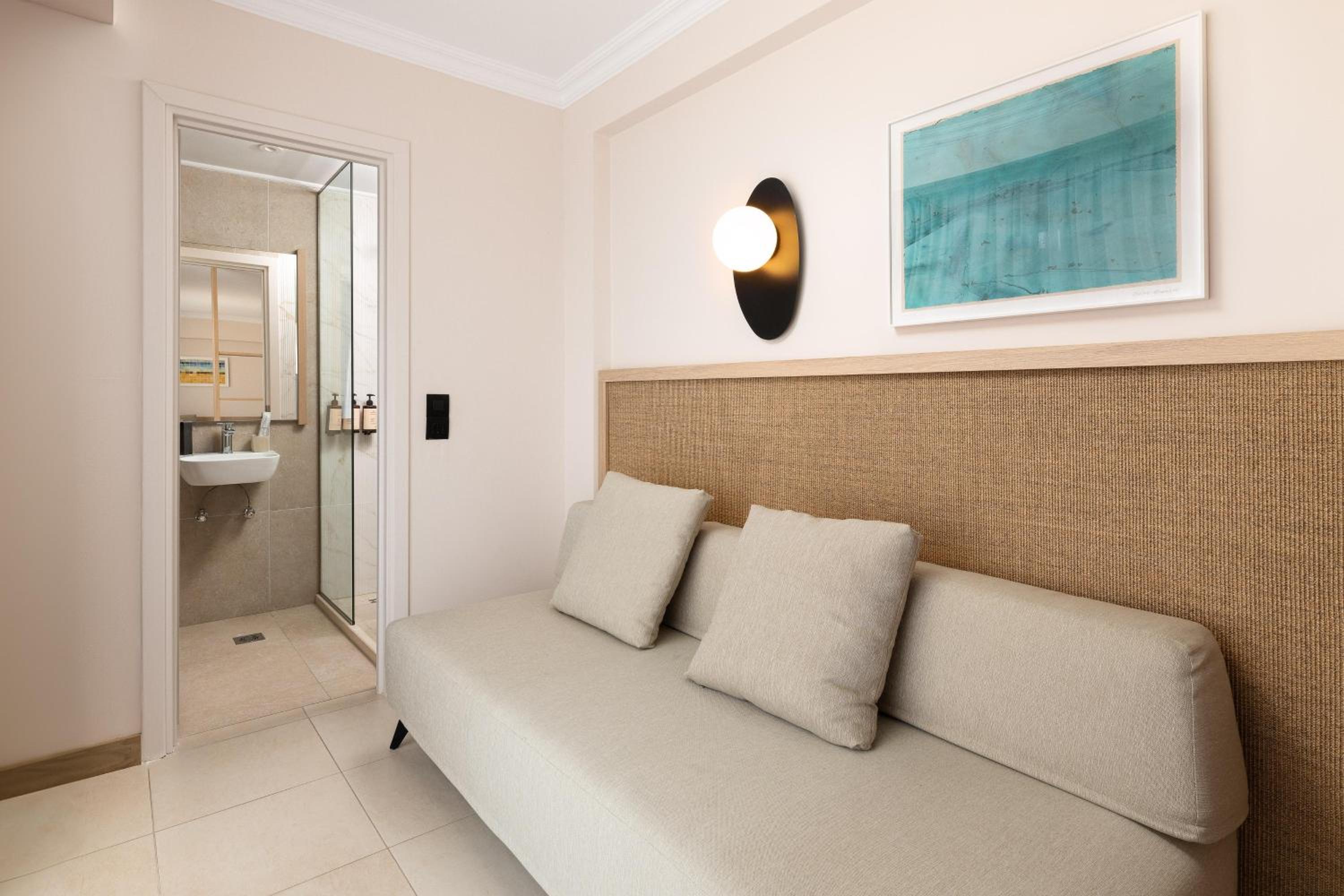 Deluxe Suite with Sea View - Seafront