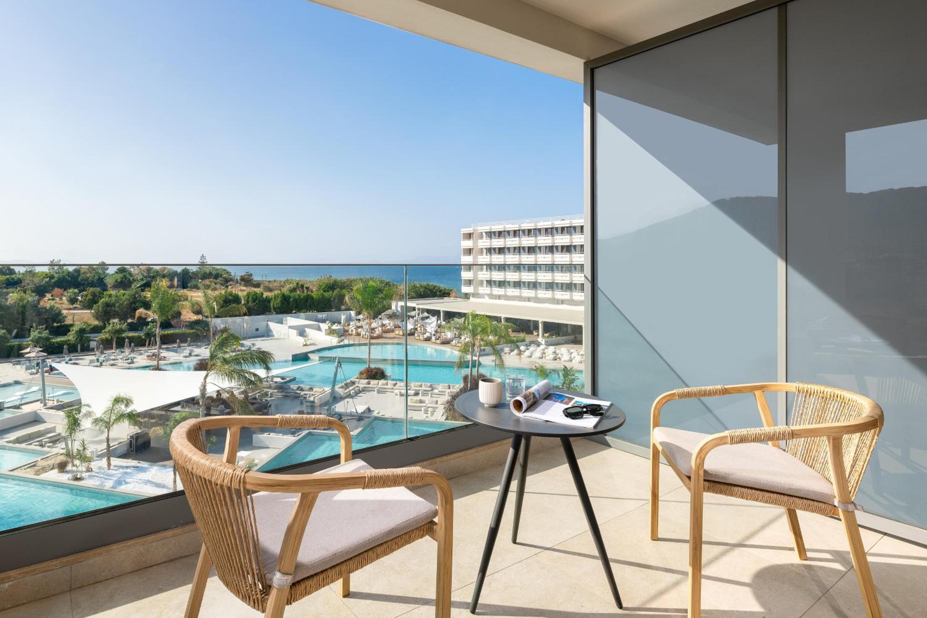 Executive Twin Pool View thumbnail 6