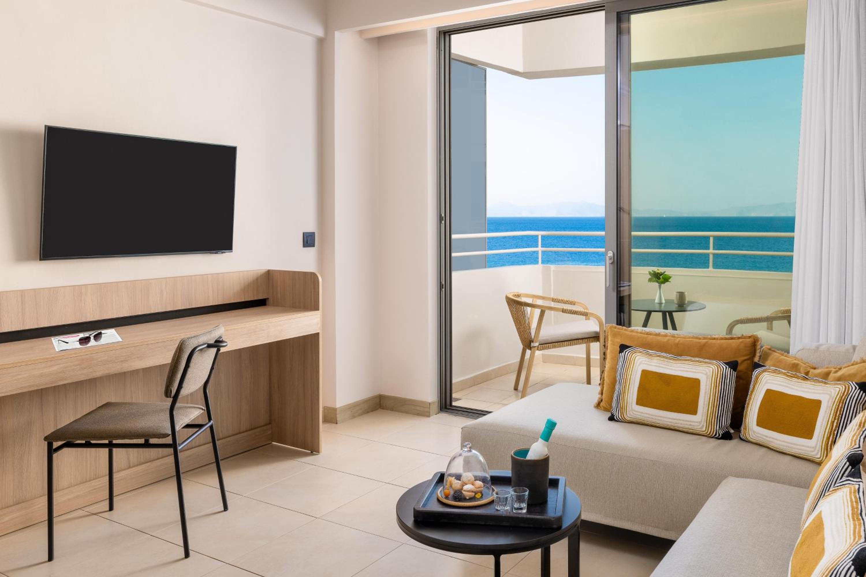 Superior Suite Sea View thumbnail 5