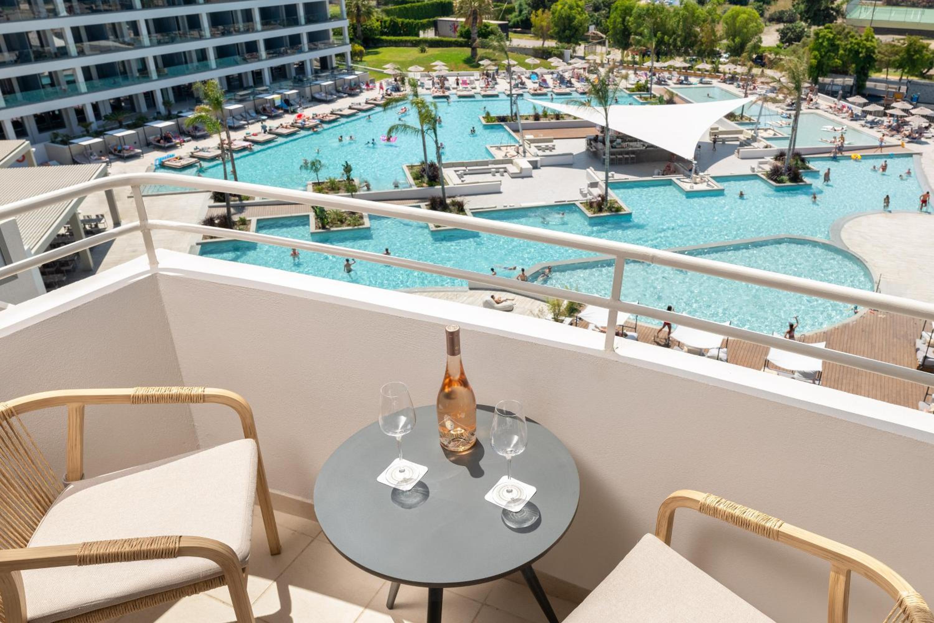 Superior Twin Garden/Pool View