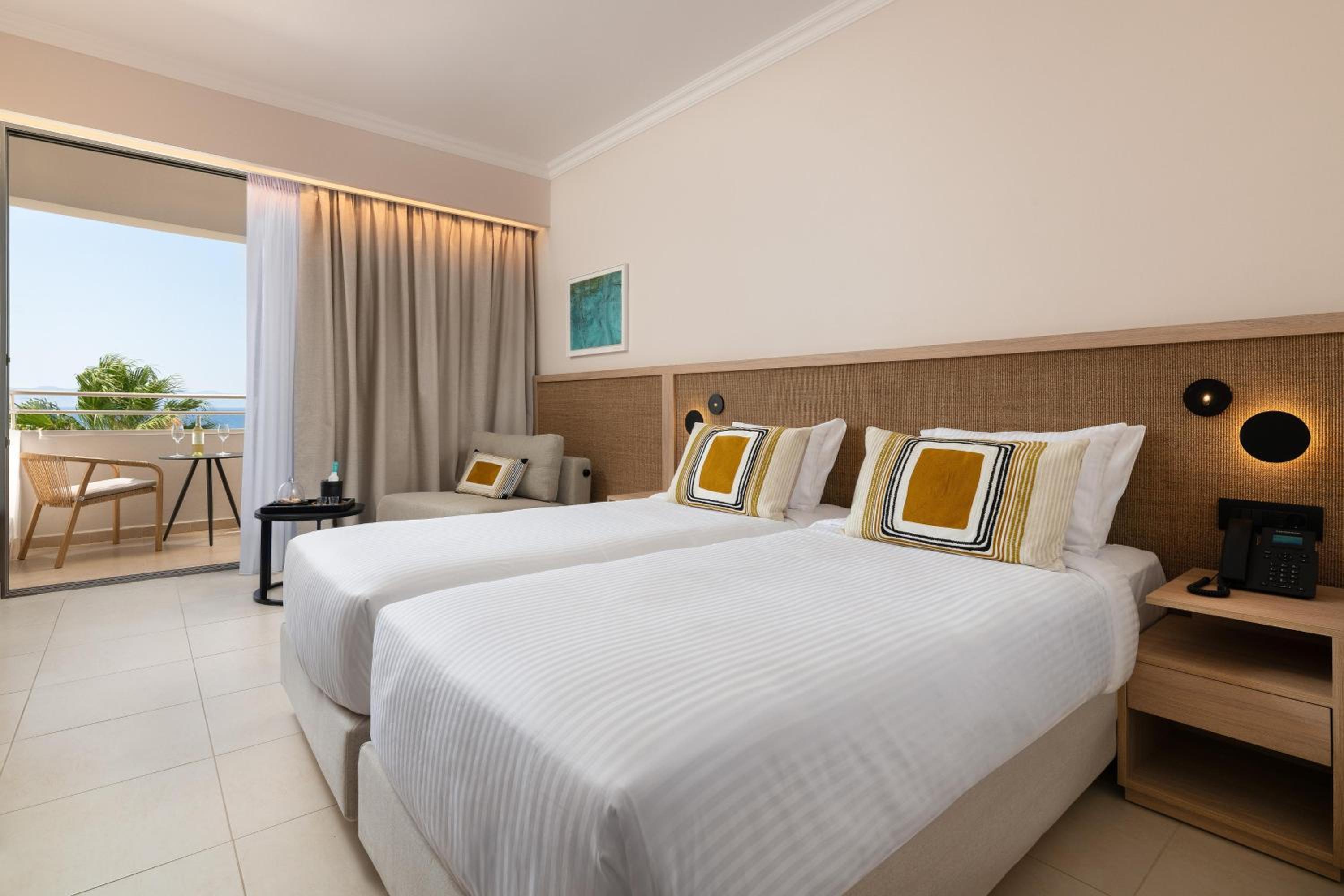 Superior Twin Room with Sea View - Car rental included