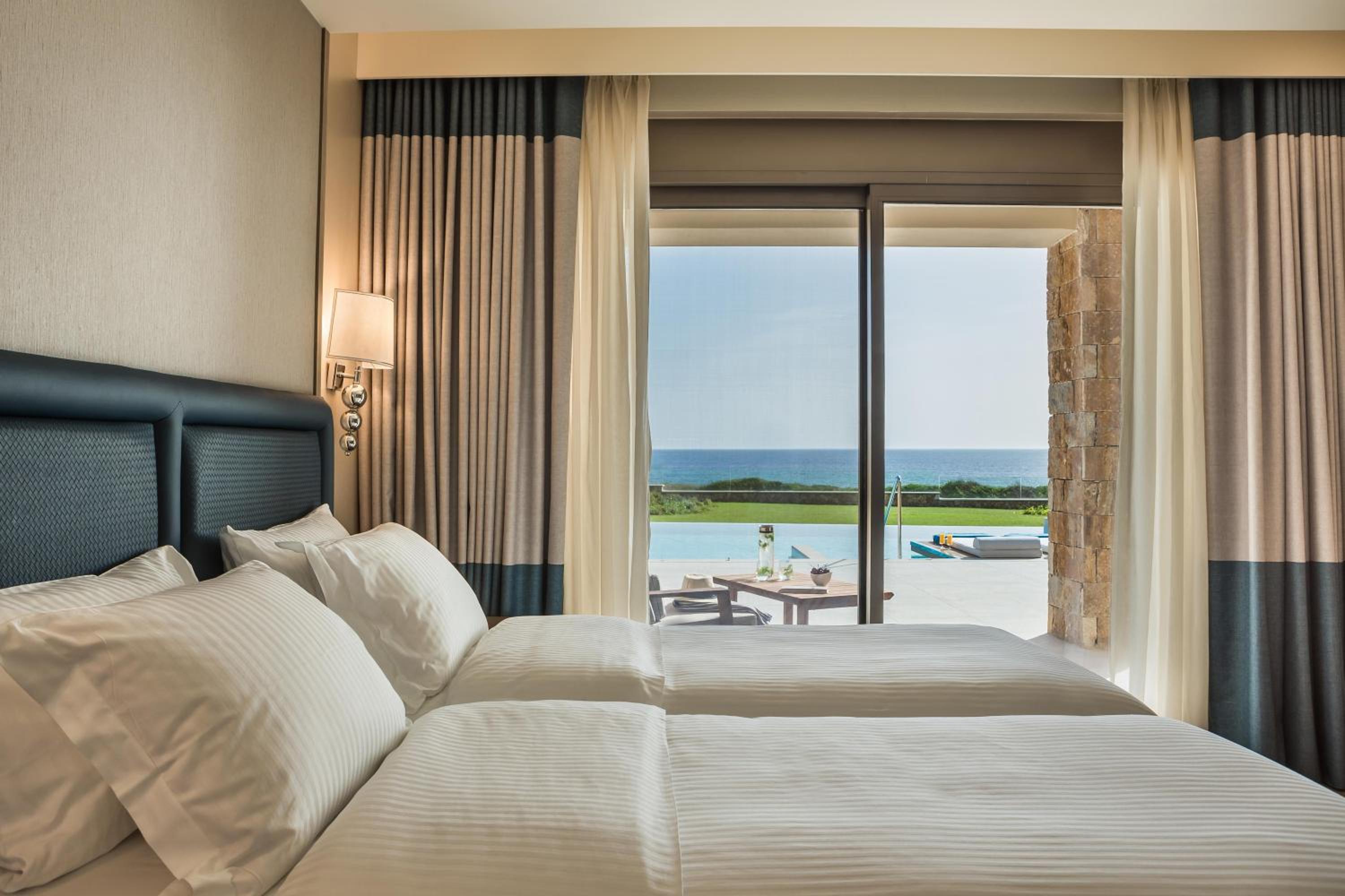 Executive Suite with Private Pool - Photo 2