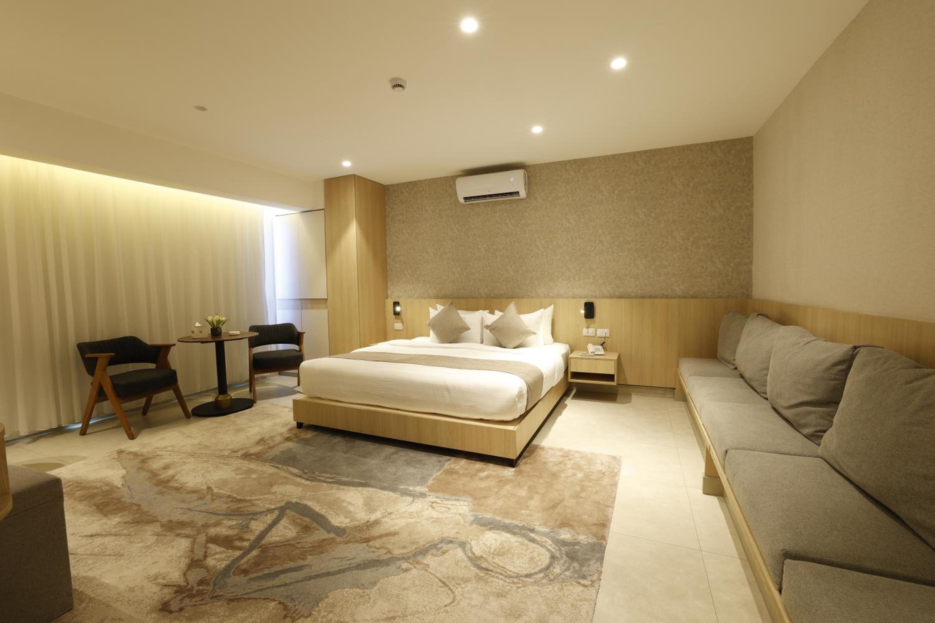 Deluxe King Room