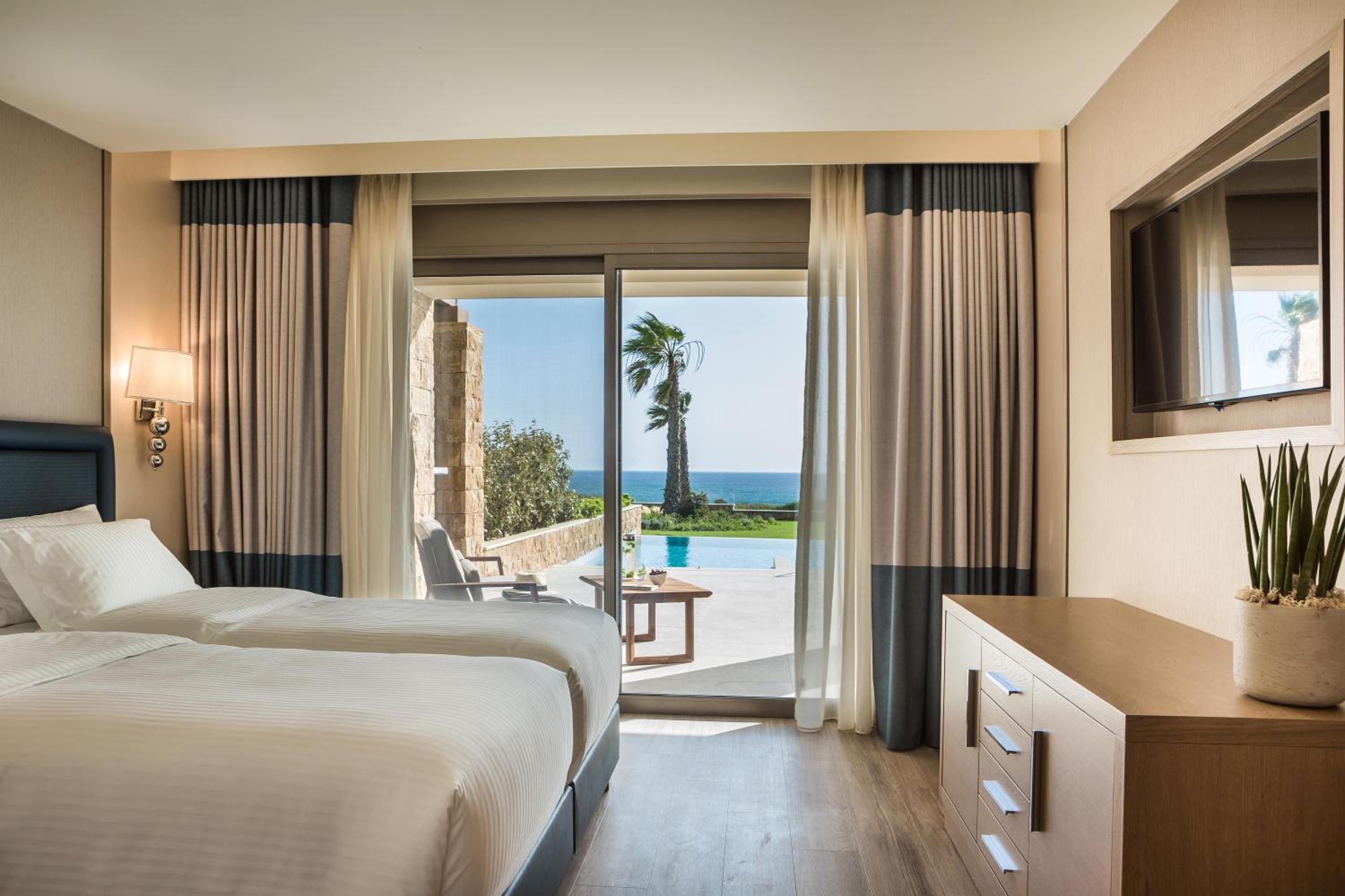 Executive Suite with Private Pool - Photo 1