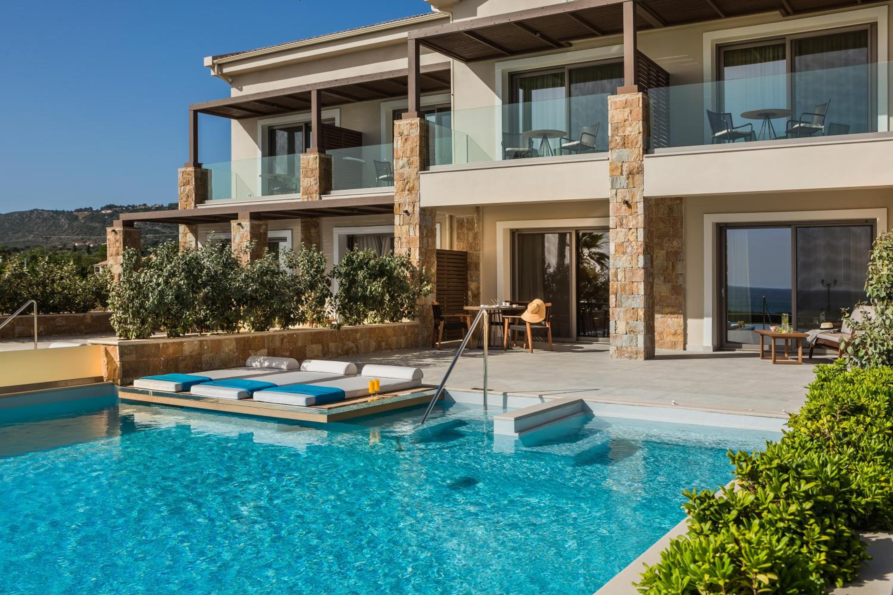 Executive Suite with Private Pool - Photo 3