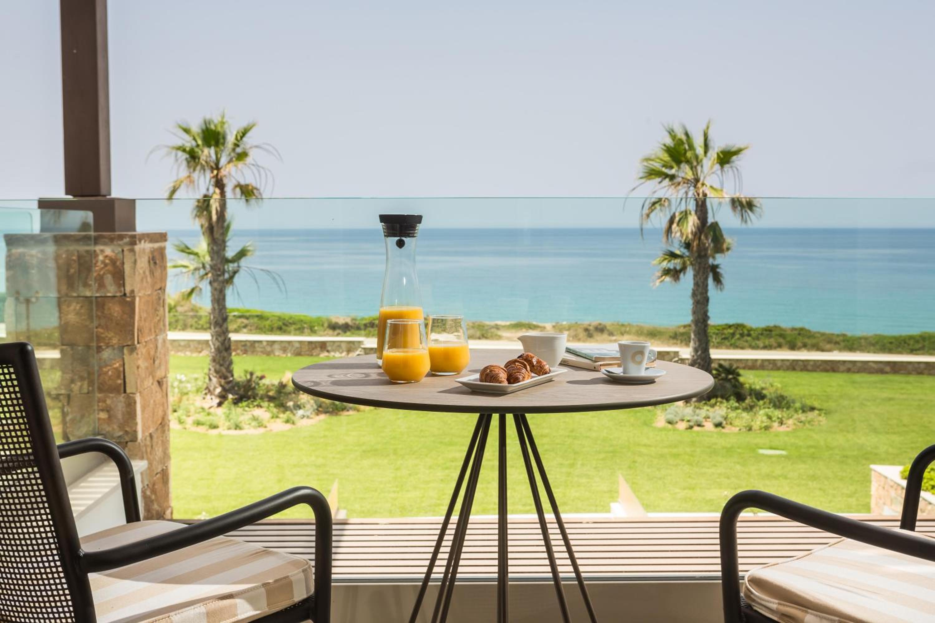 Superior Double Room with Sea View Balcony - Photo 2