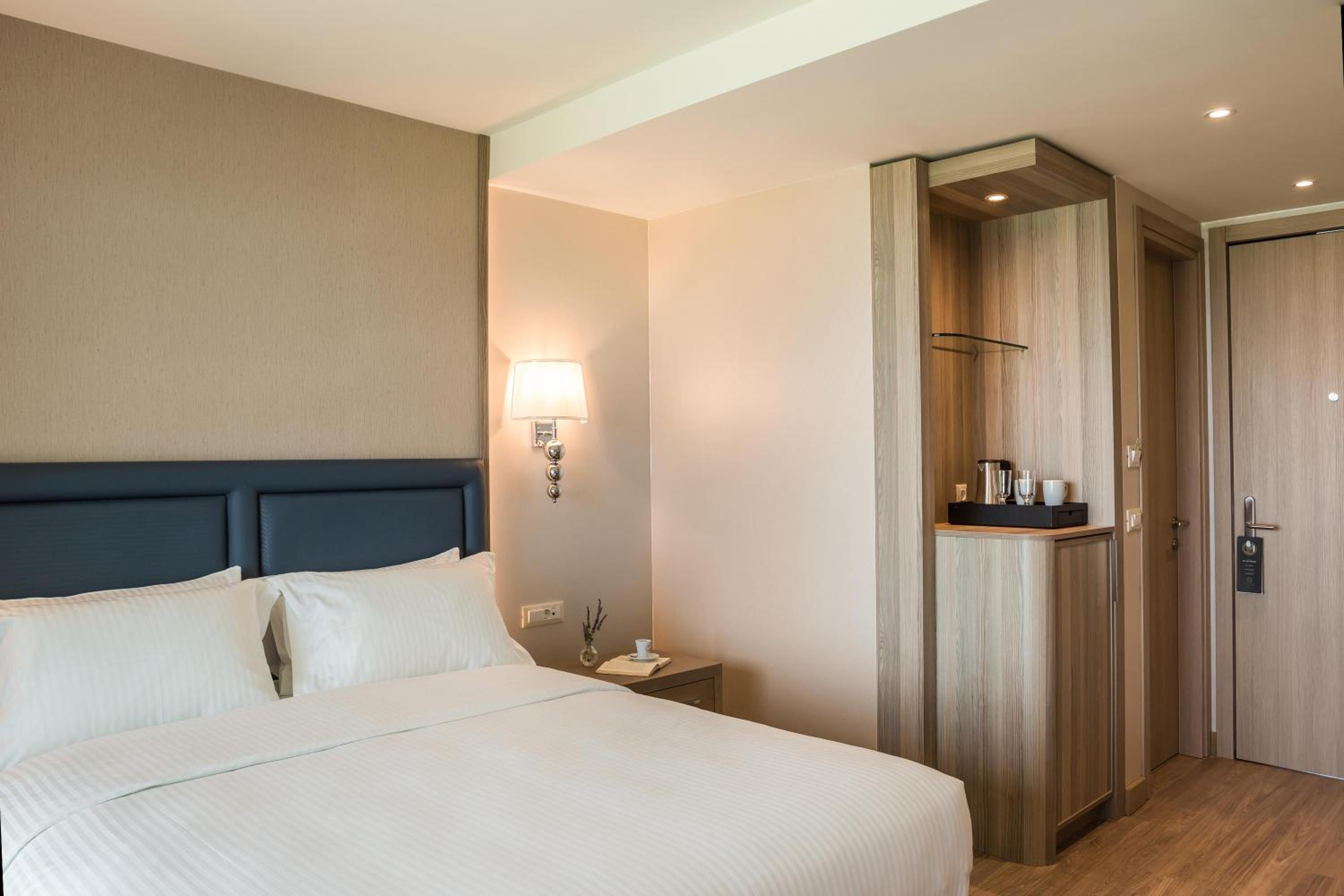 Superior Double Room with Sea View Balcony - Photo 3