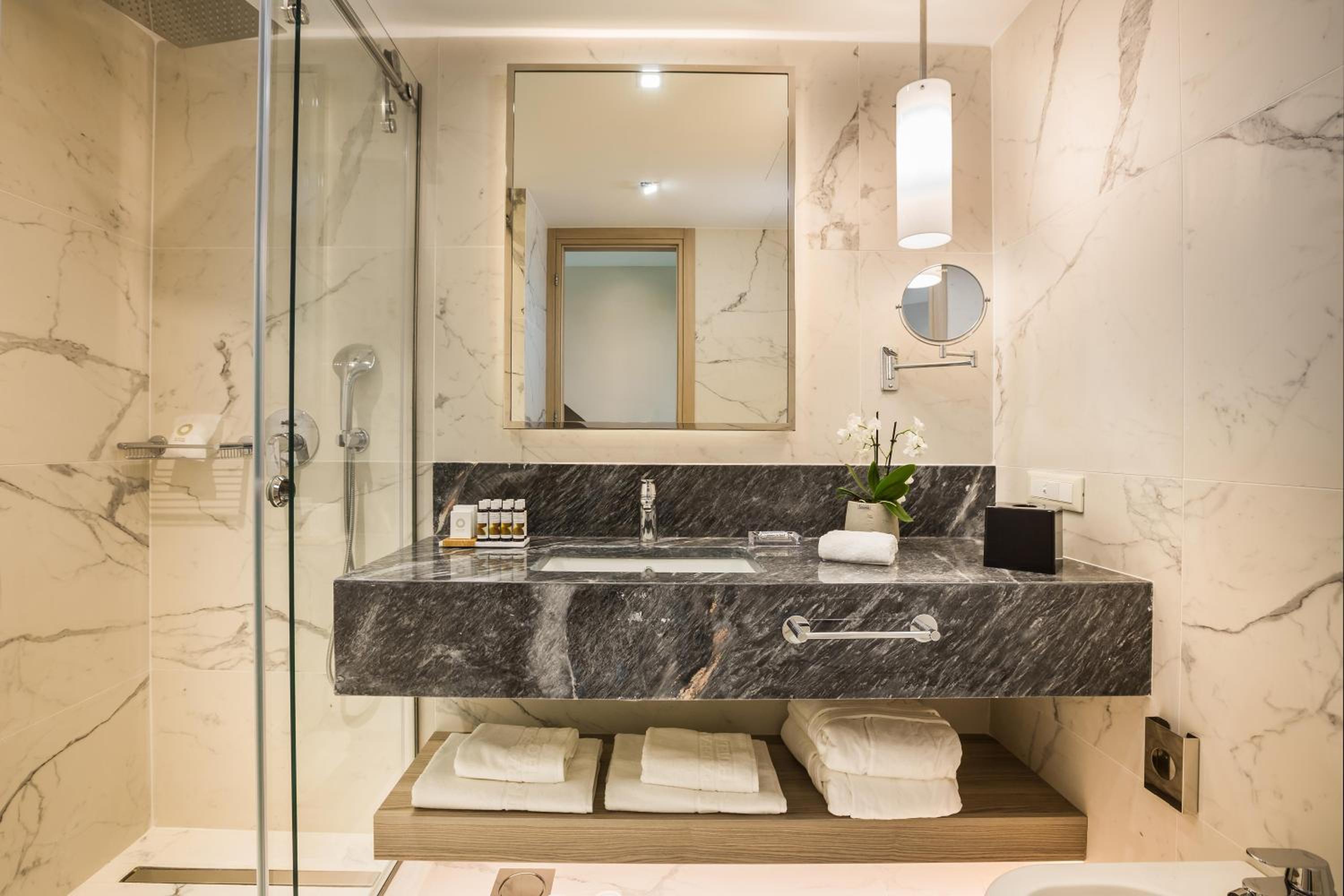 Executive Room with Private Pool - Photo 3