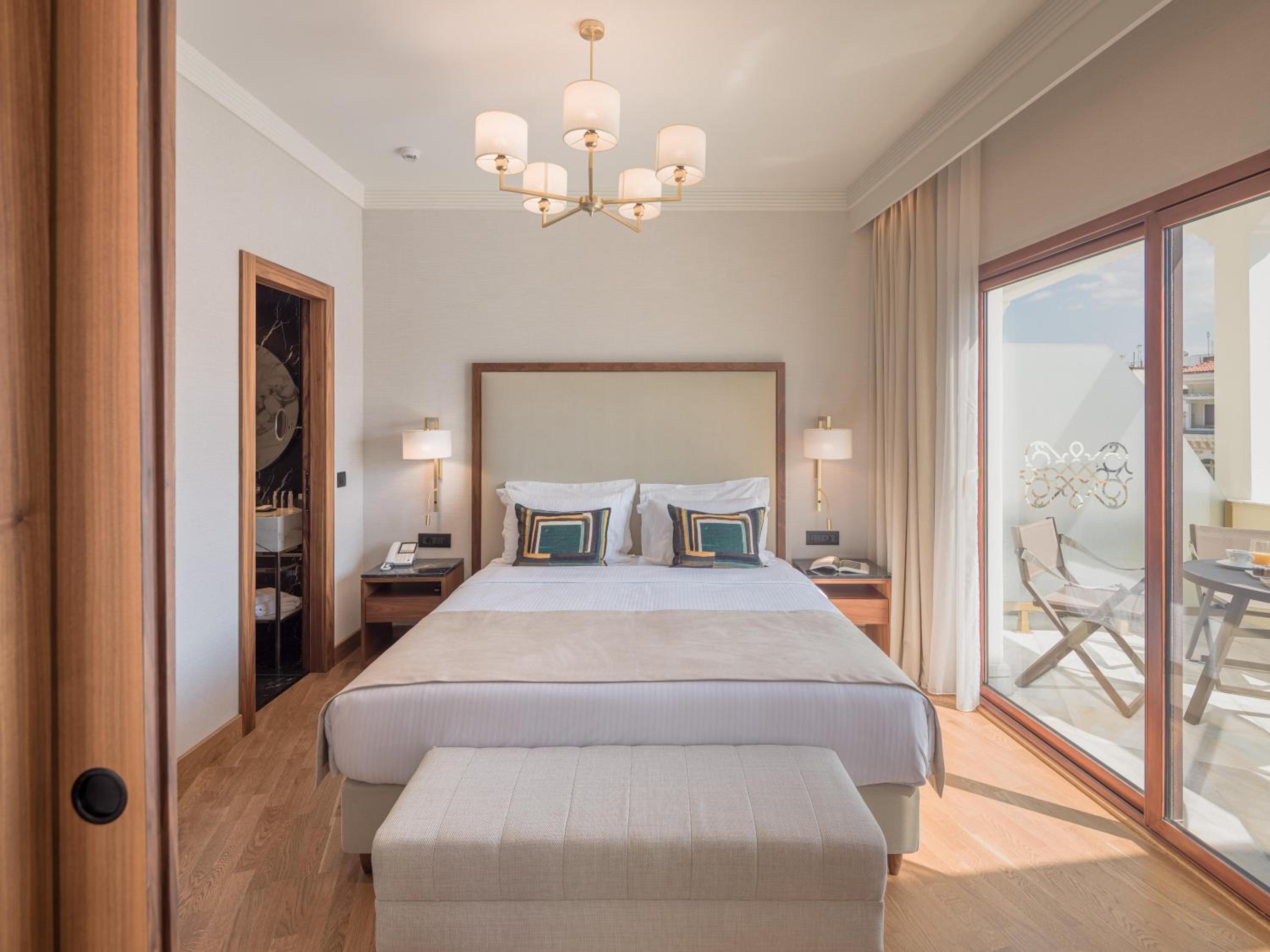 Executive Suite - Photo 1