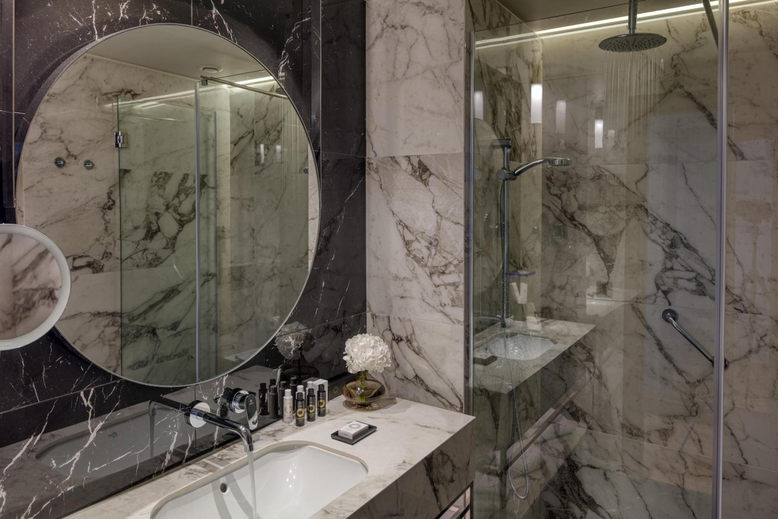 Superior Suite - Photo 3