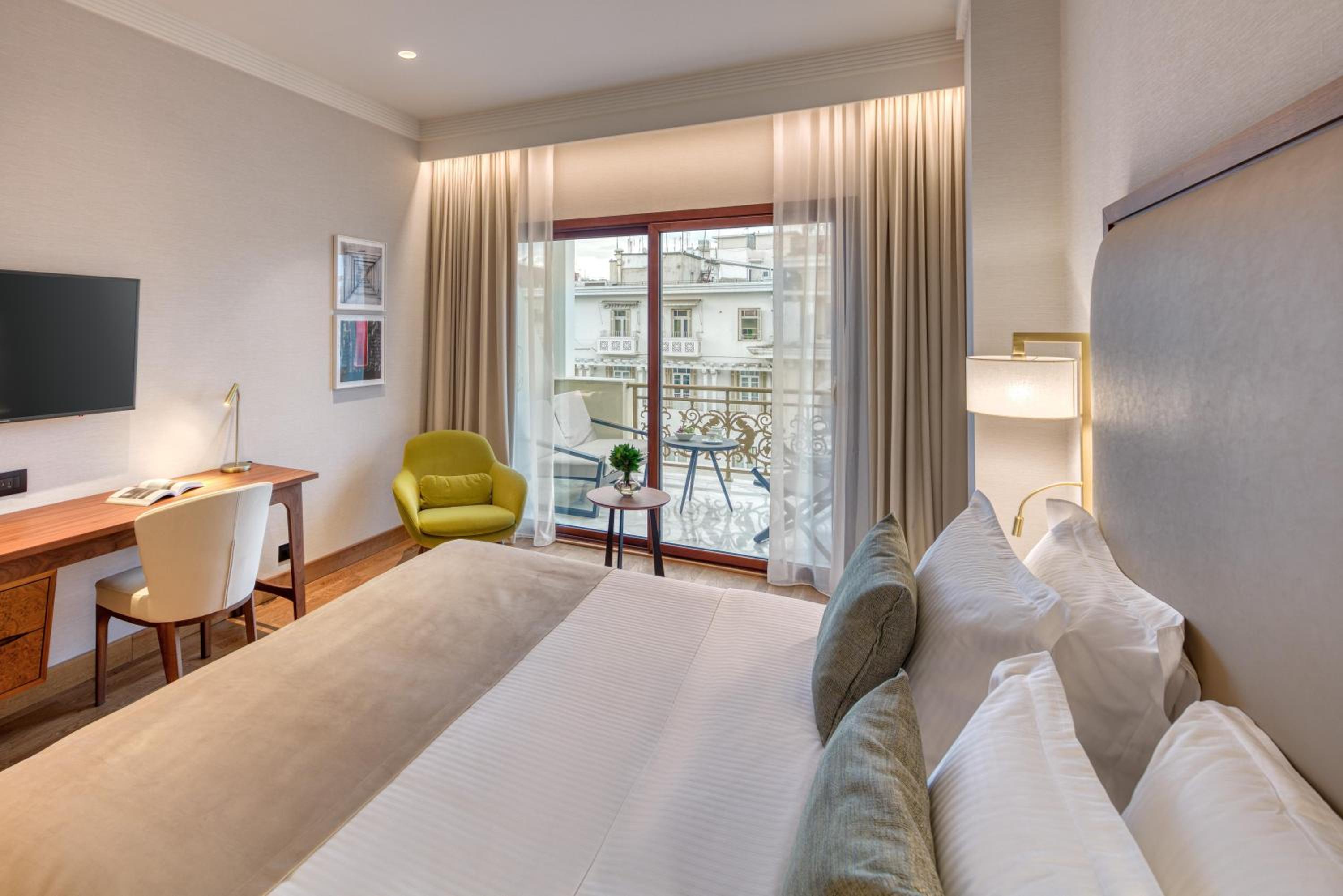 Executive Double or Twin Room with Side Sea View