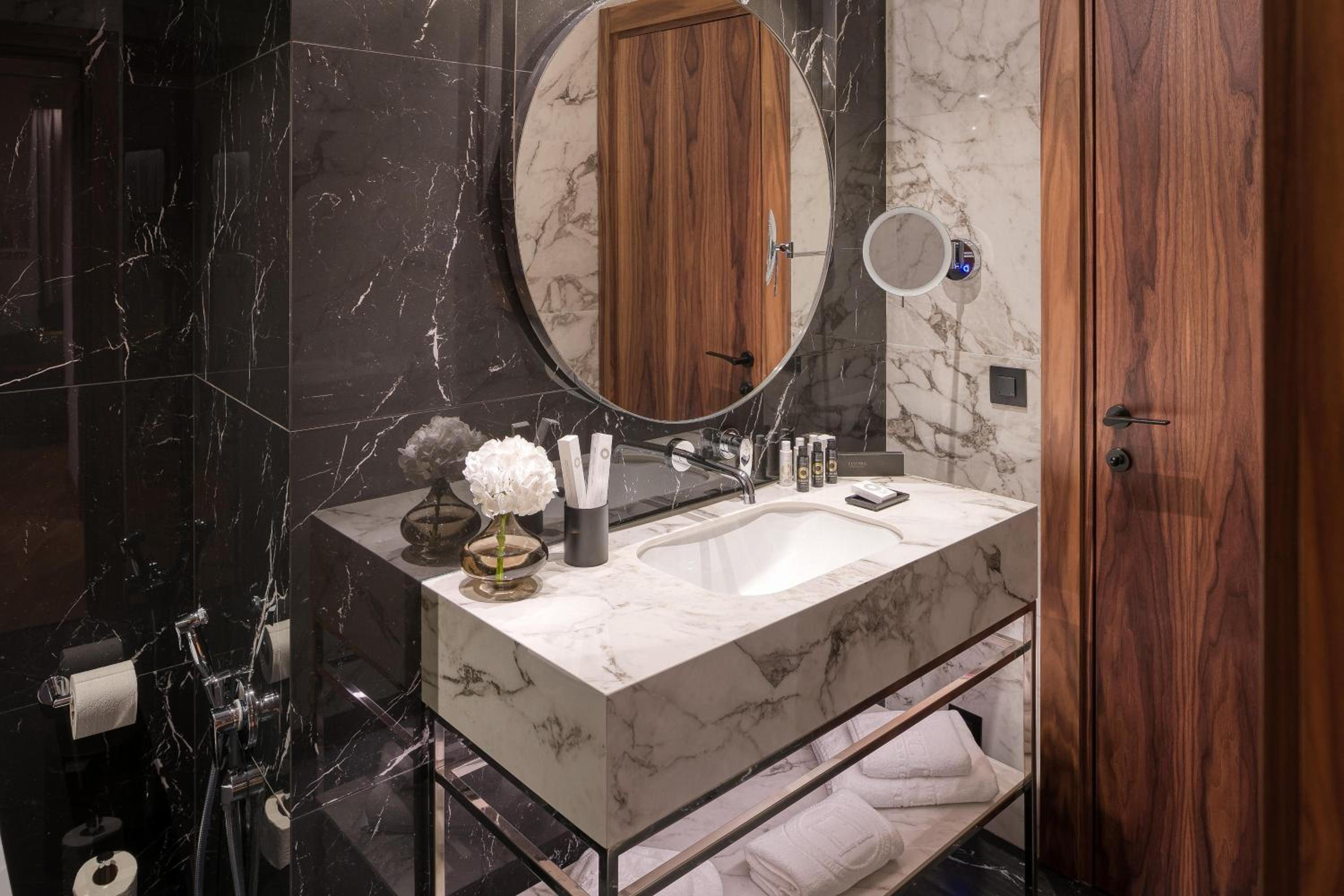 Executive Suite - Photo 8
