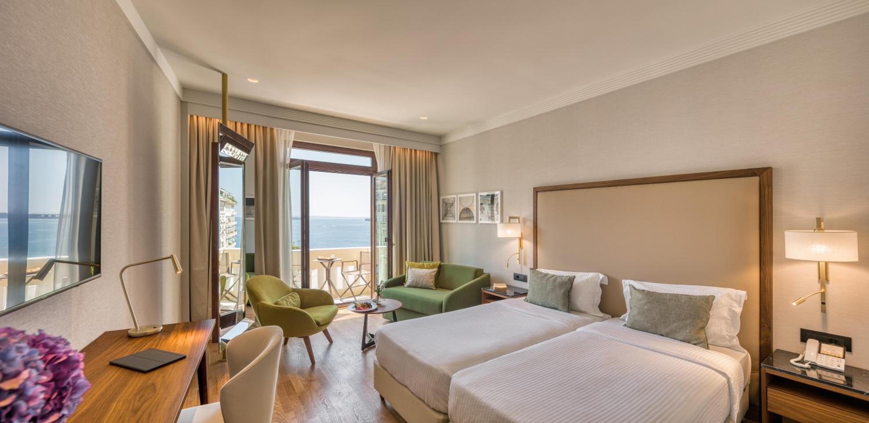 Premium Triple Room with Sea View - Photo 1