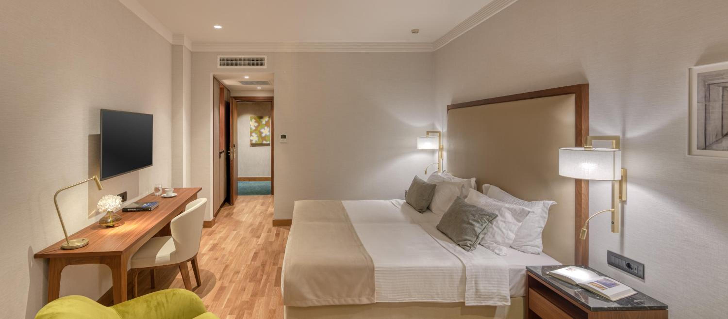 Superior Double or Twin Room with Sea View - Photo 1