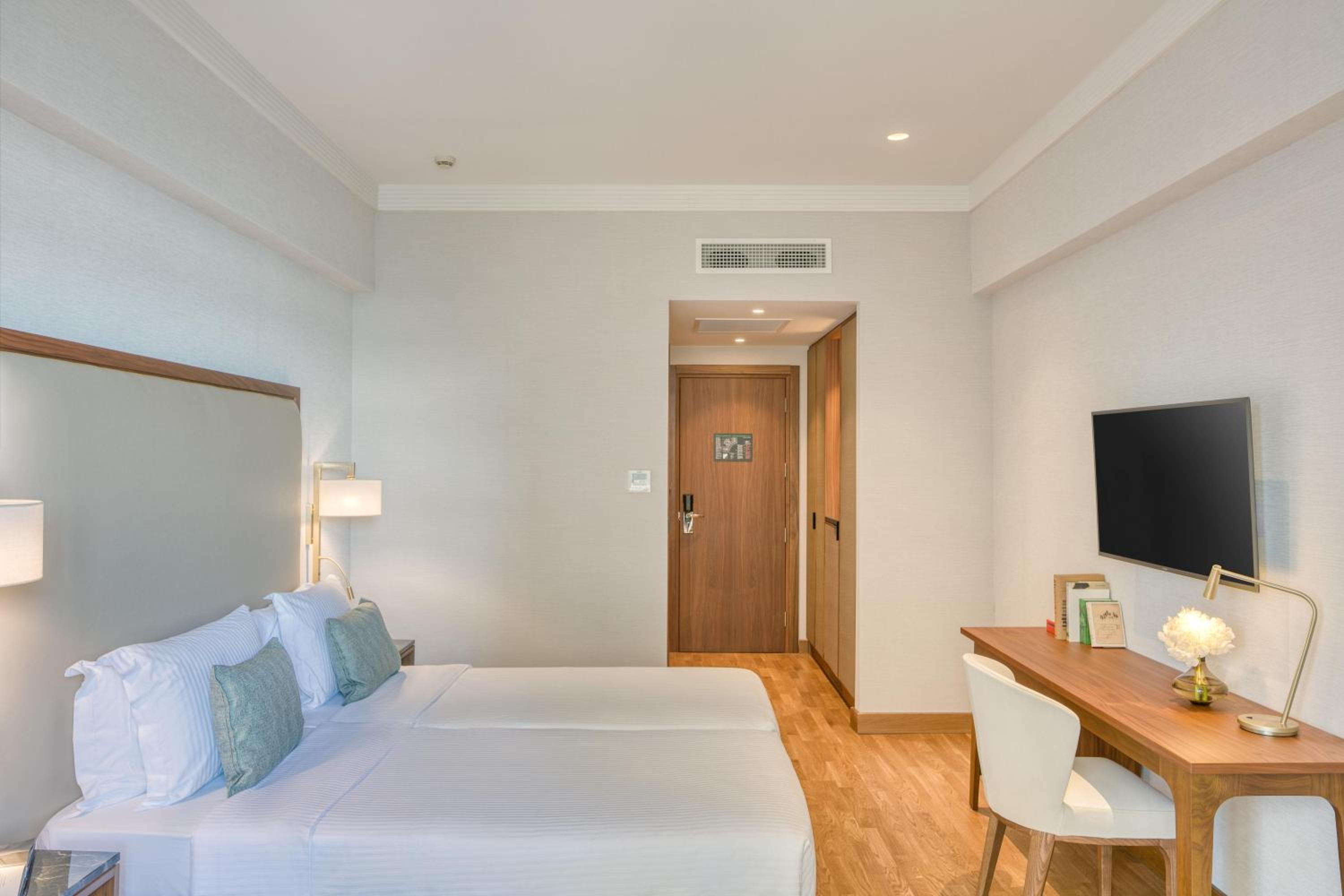 Superior Double or Twin Room with Sea View - Photo 3