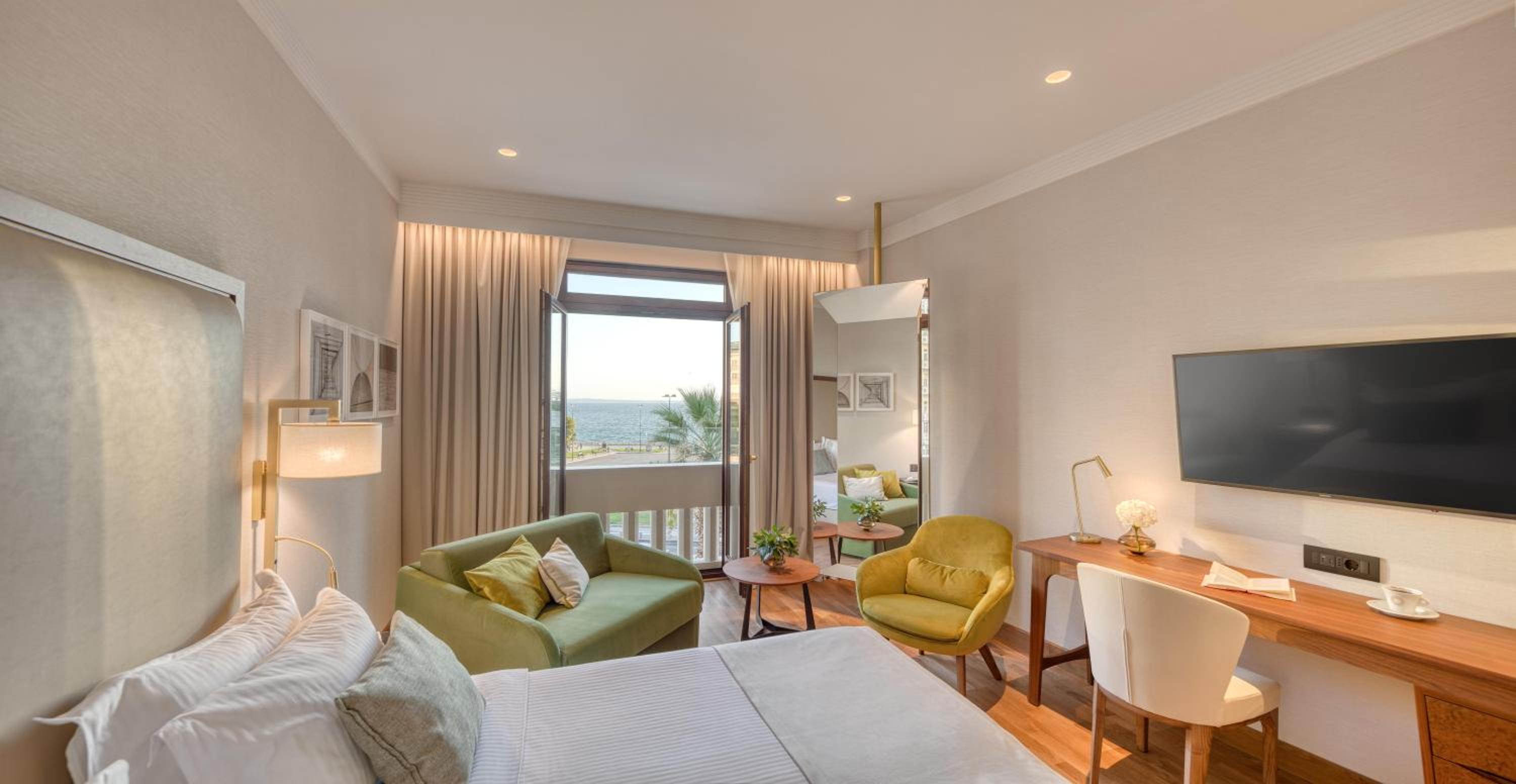 Superior Triple Room with Sea View - Photo 1