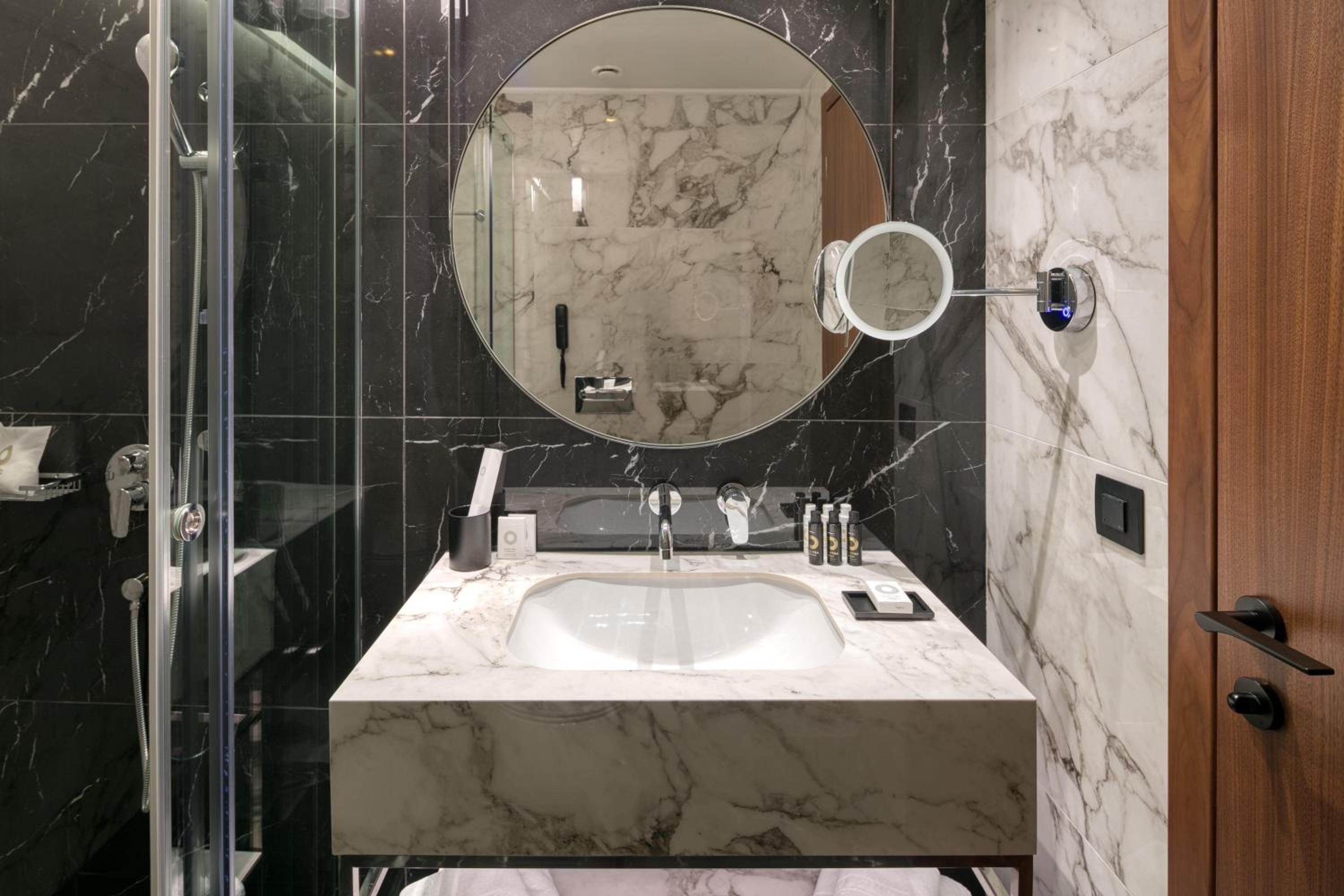 Superior Triple Room with Sea View - Photo 4