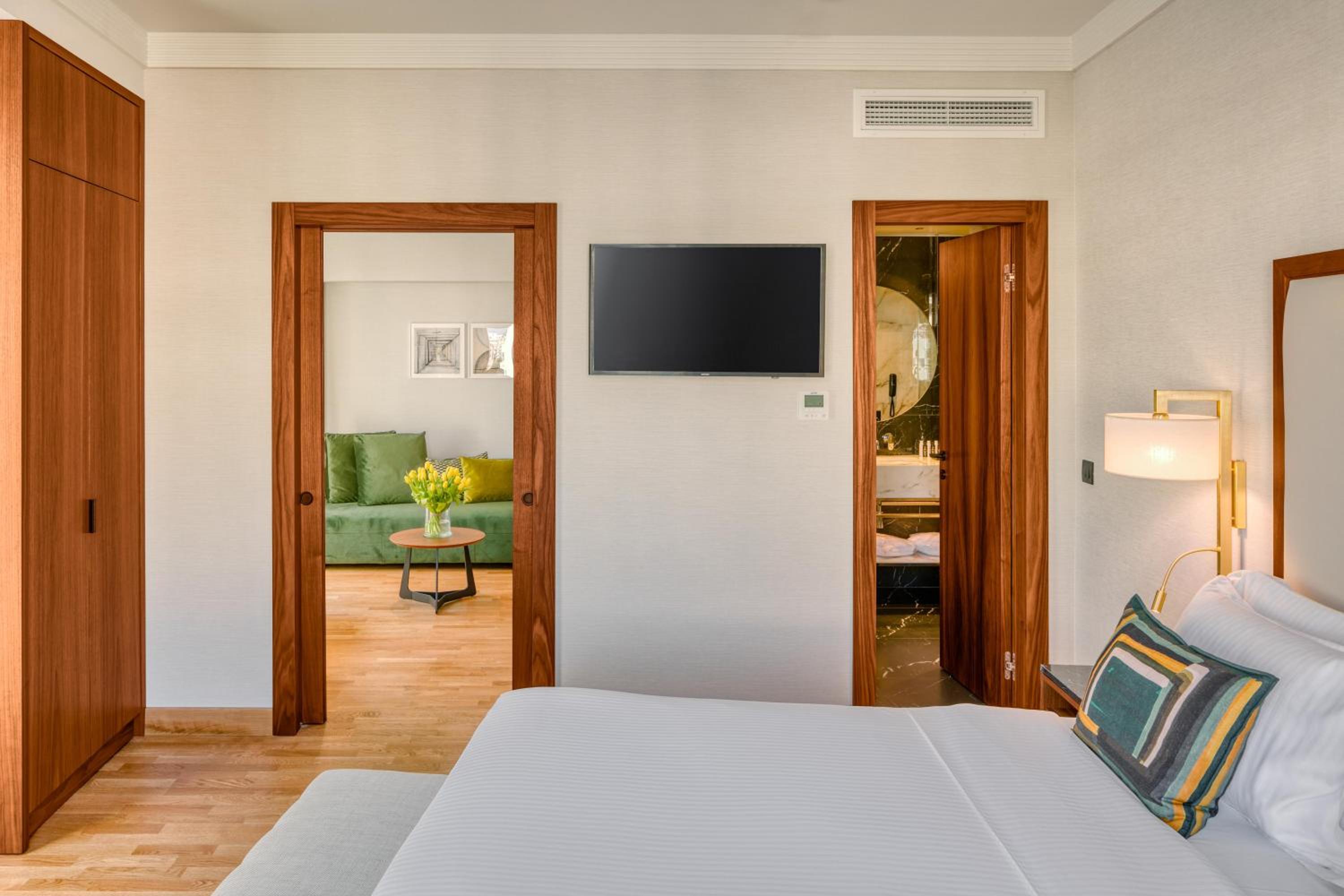 Superior Suite - Photo 4