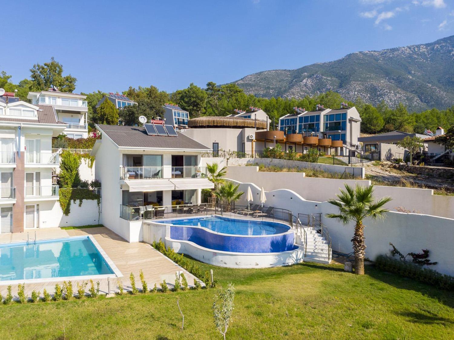 Villa photo 2