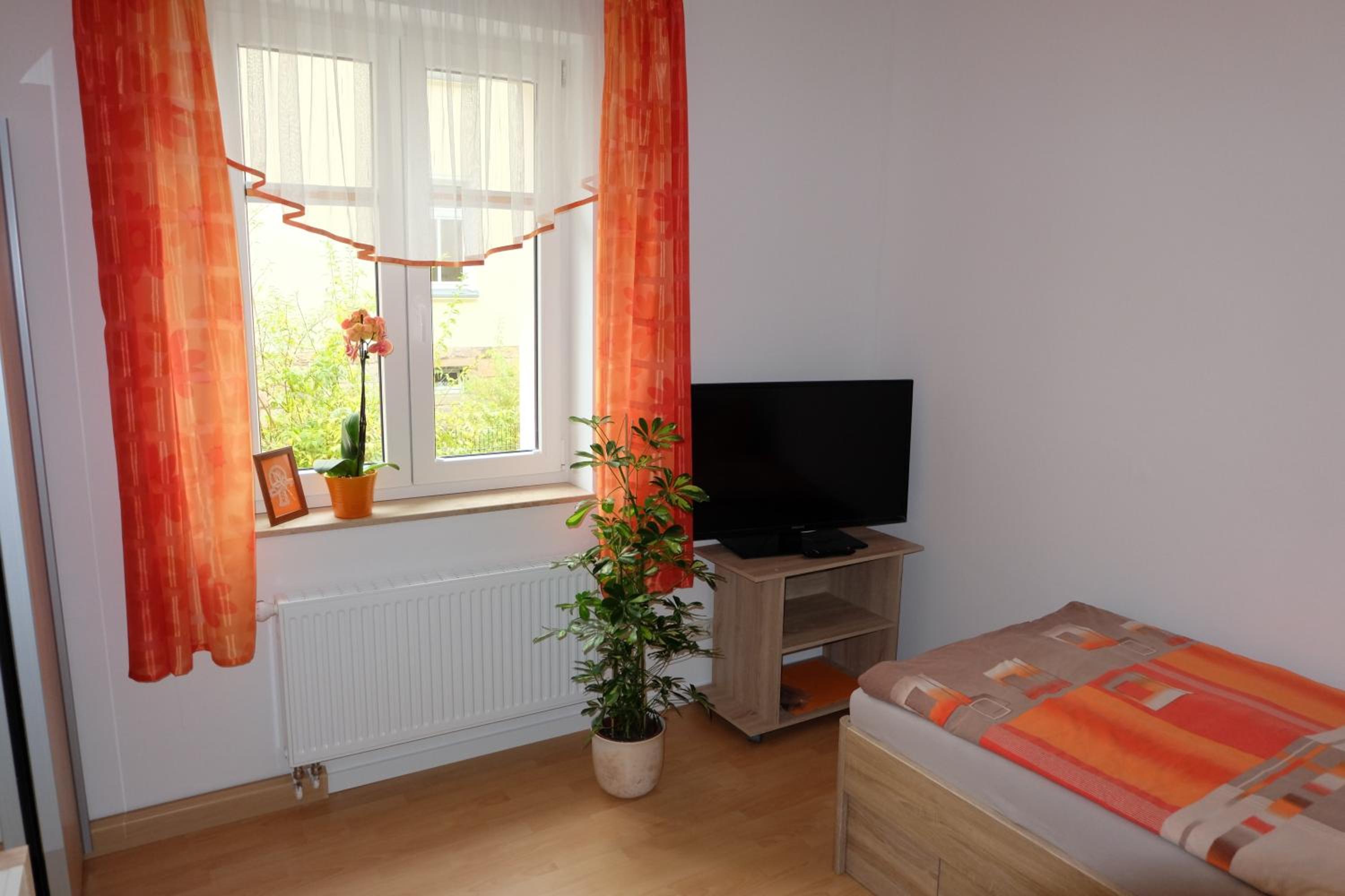 Single Room with Private Bathroom photo 2