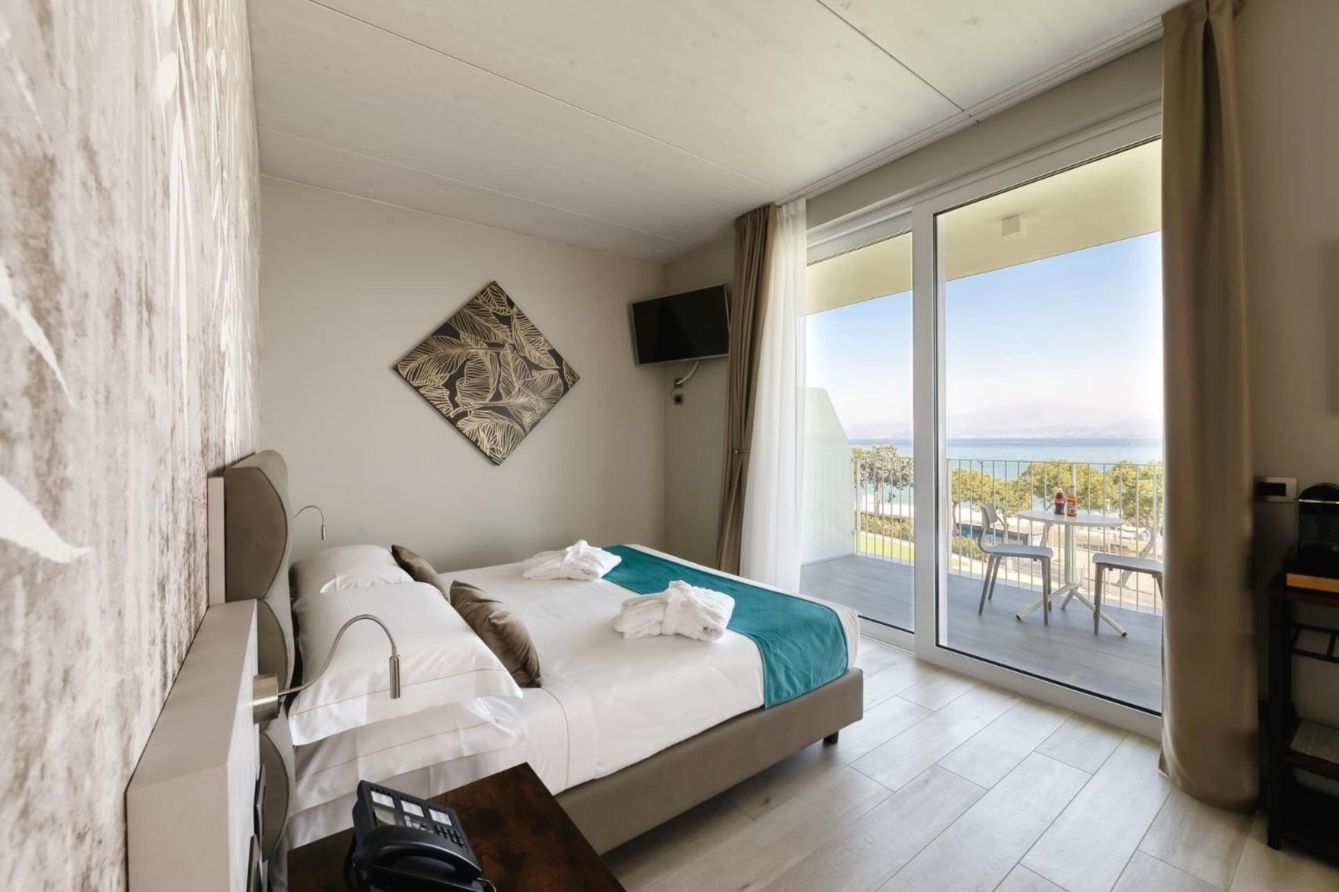 Suite - Photo 1