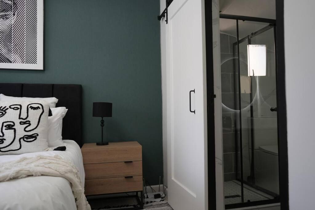 Two-Bedroom Apartment with Balcony photo 3