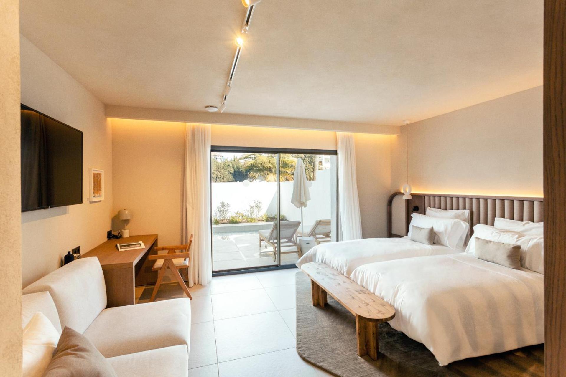 Junior Suite with Plunge Pool - Photo 2